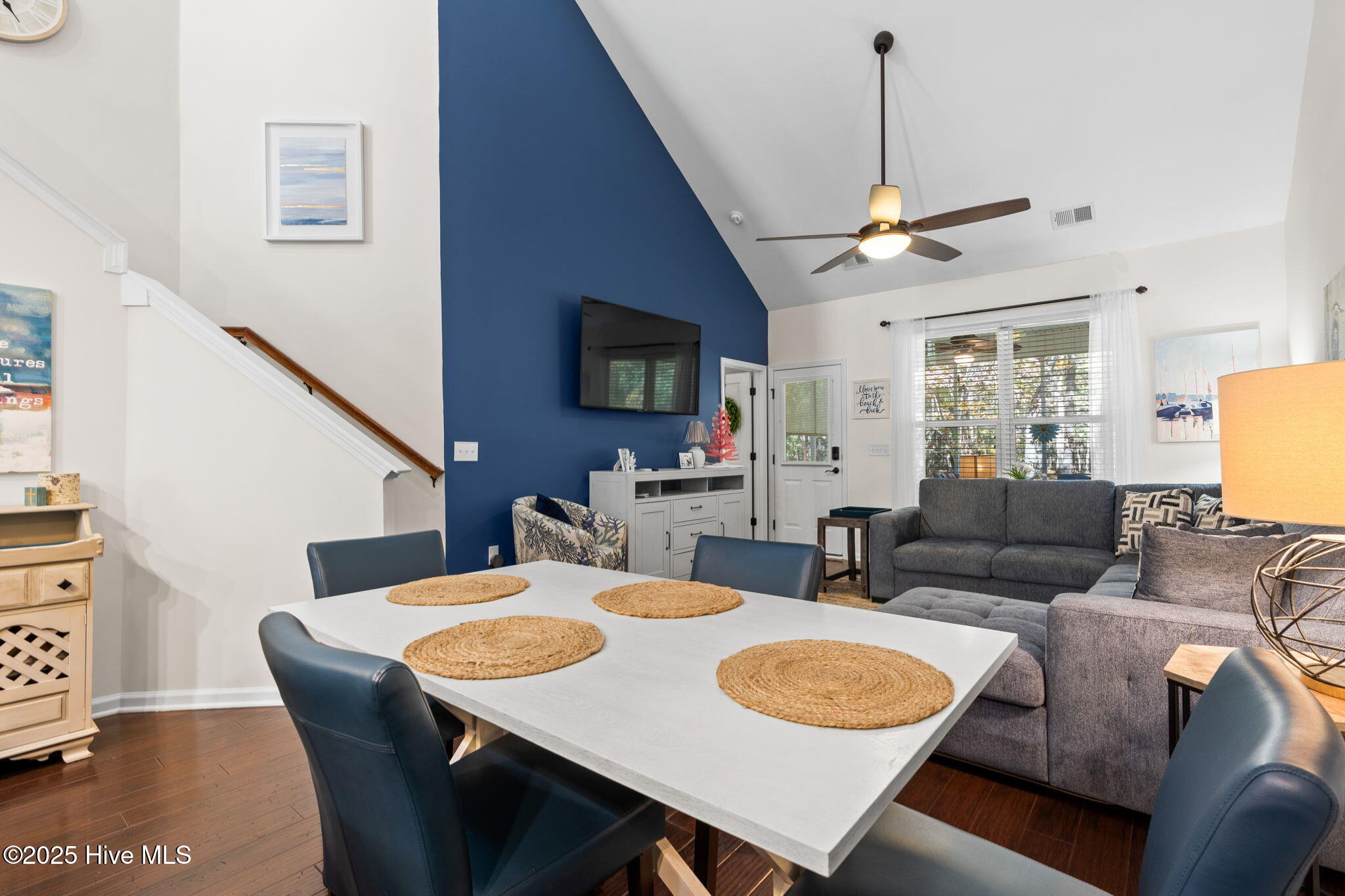 100543770 | Photo 16