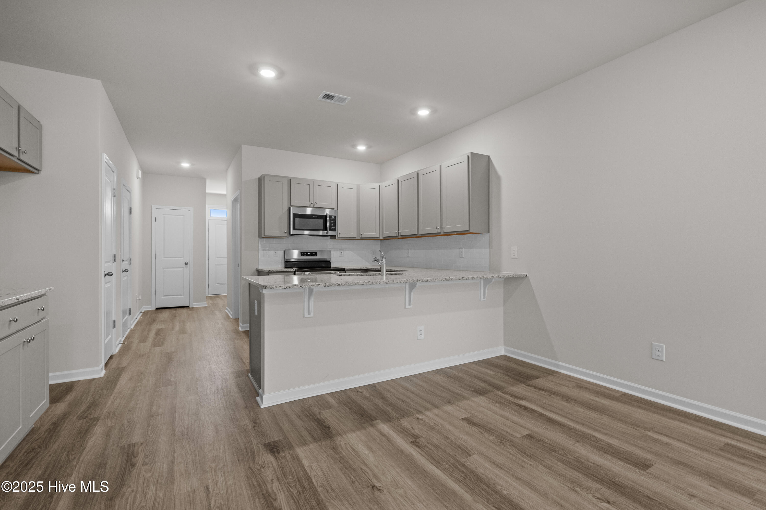 100536974 | Photo 13