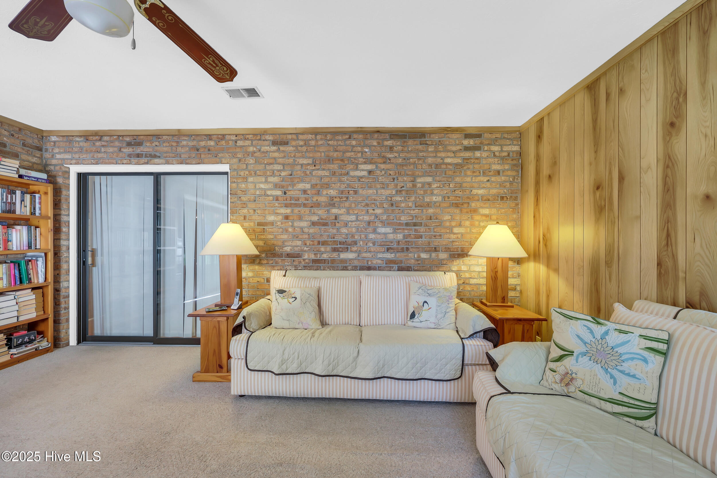 100535037 | Photo 25