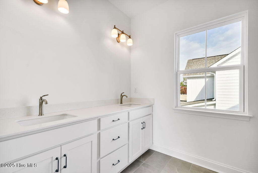 100526072 | Photo 23