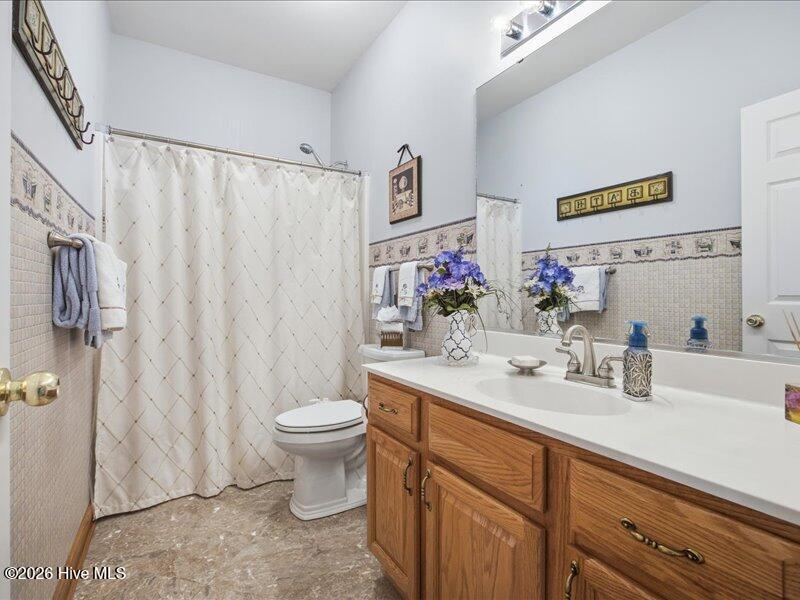 100548823 | Photo 35