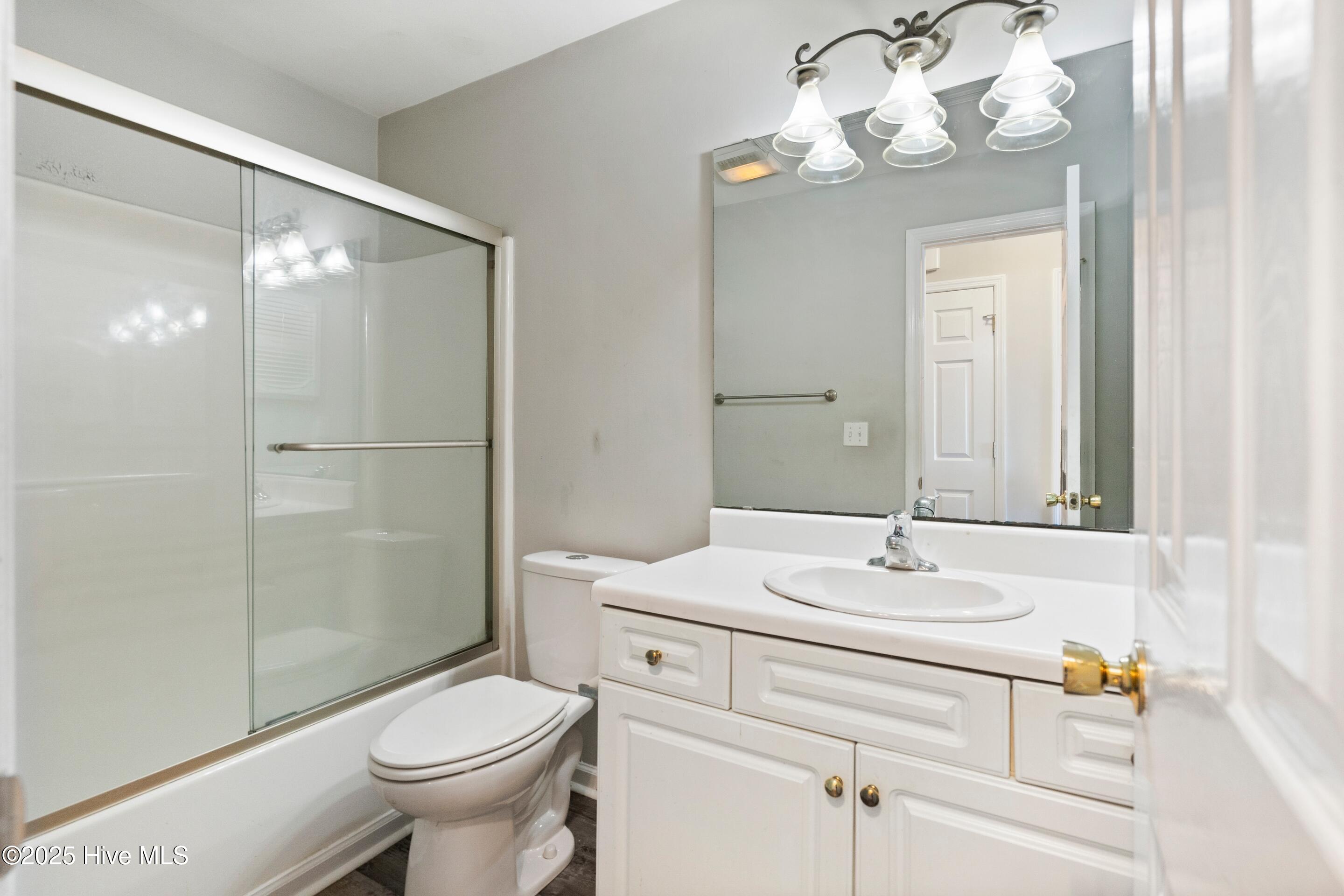 100543114 | Photo 28