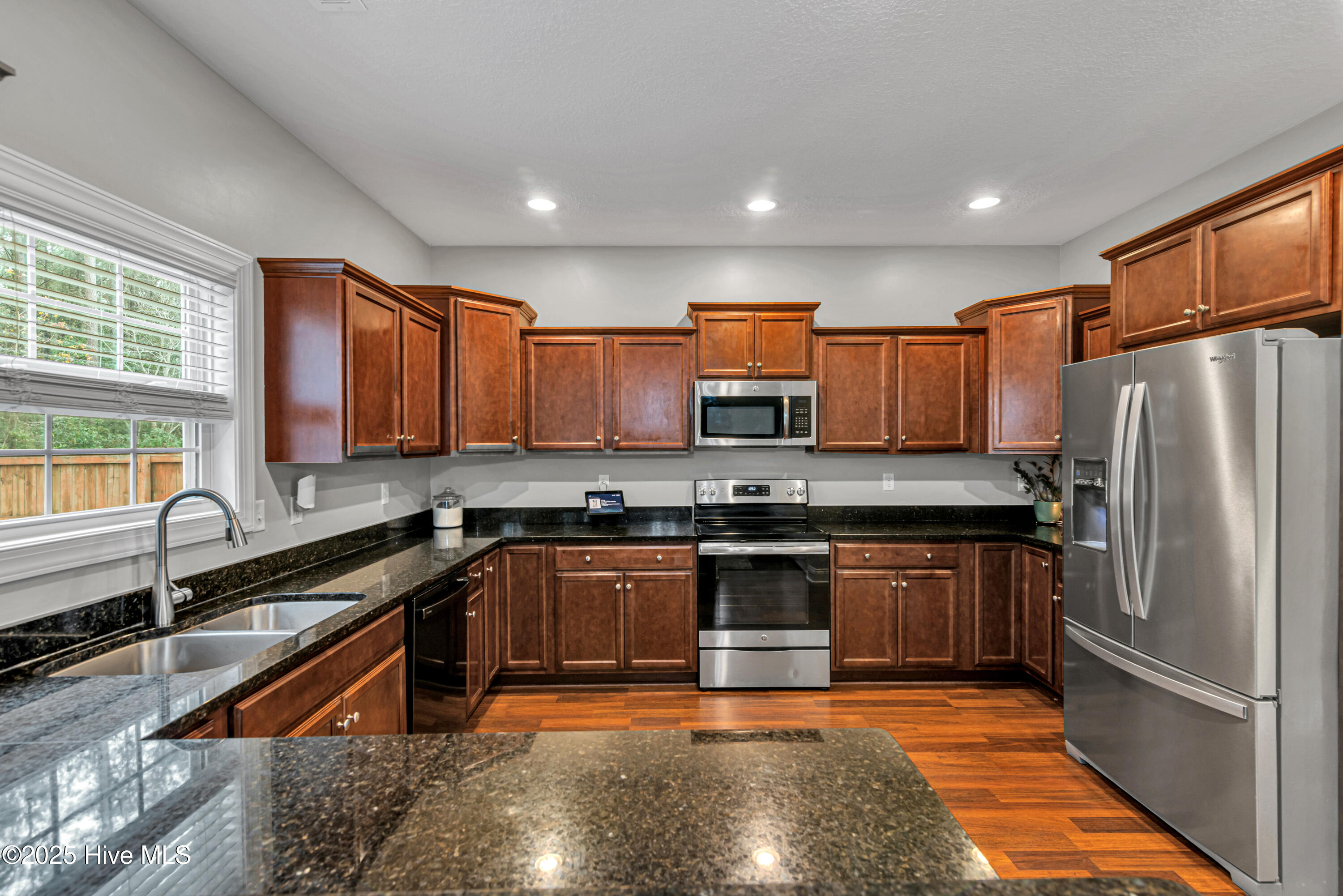 100545254 | Photo 10