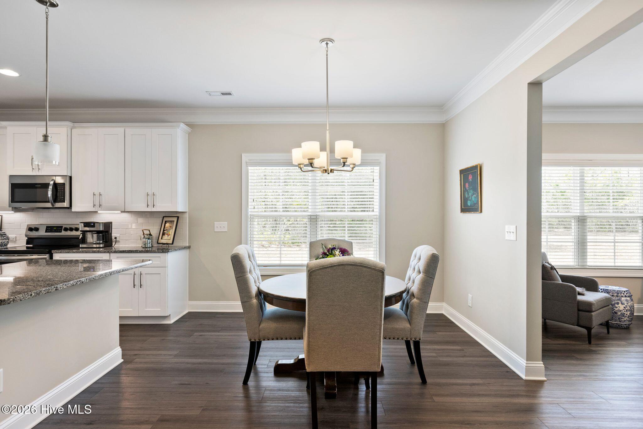 100558926 | Photo 12