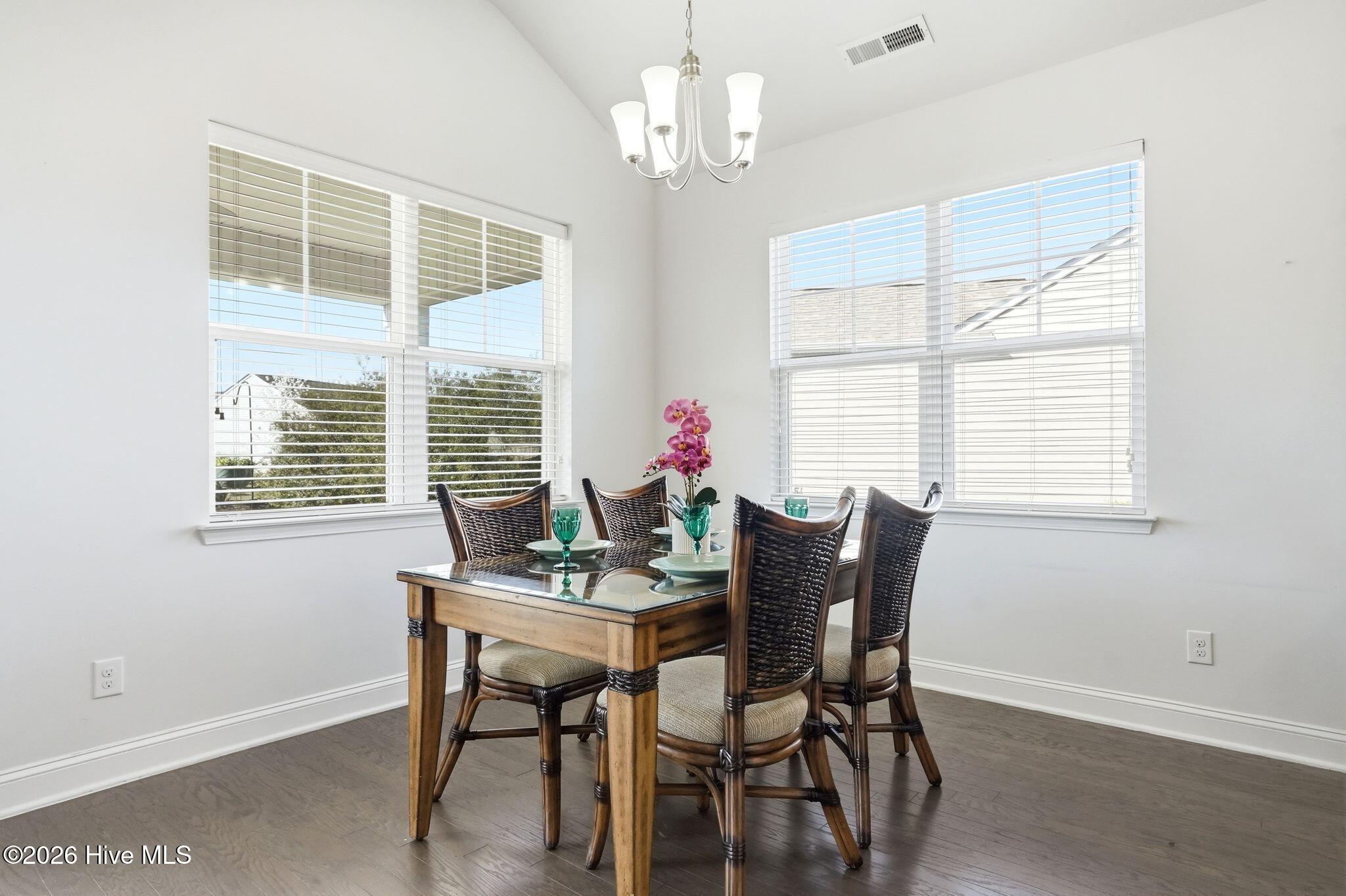 100560462 | Photo 22