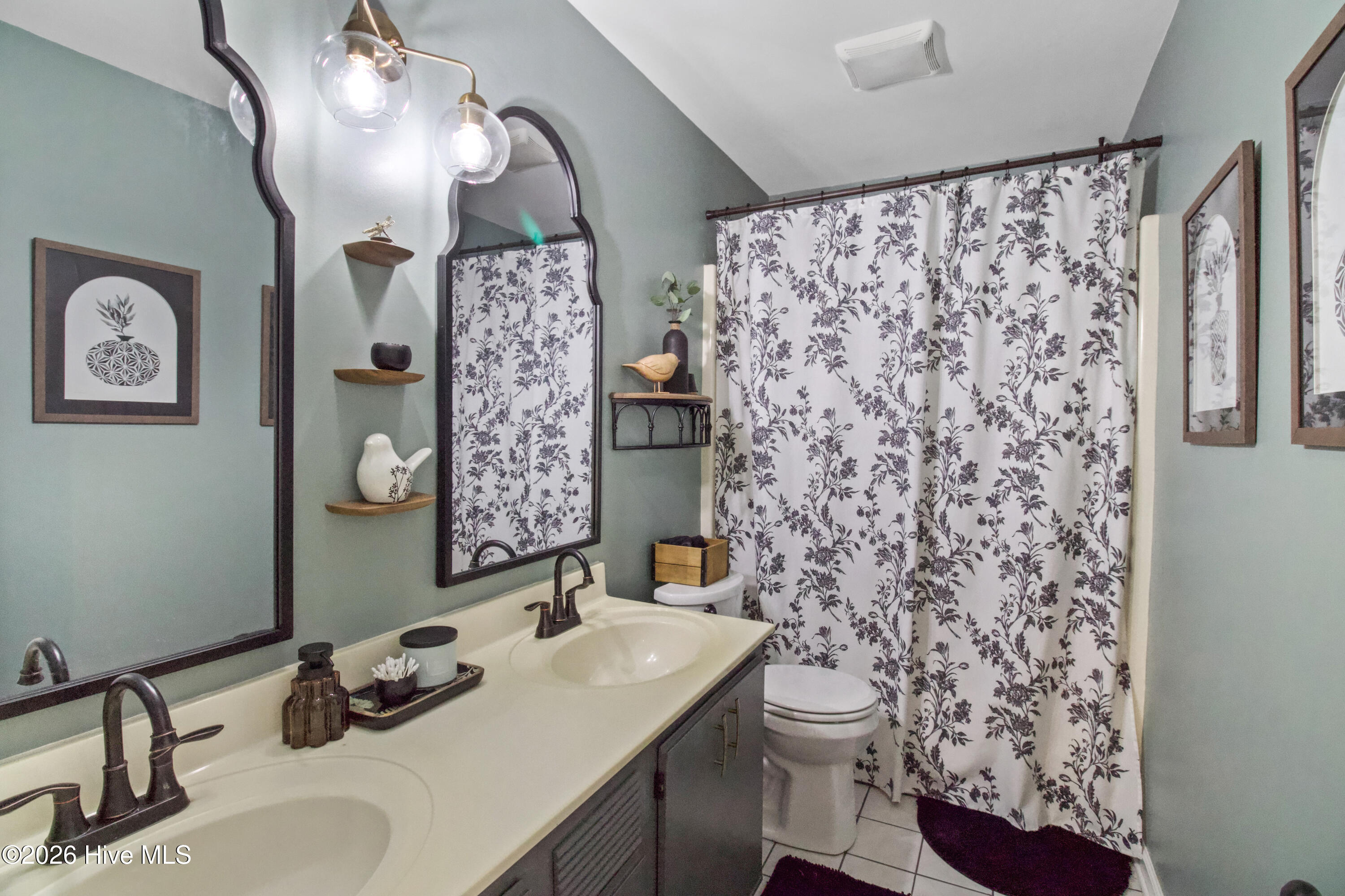 100559639 | Photo 11