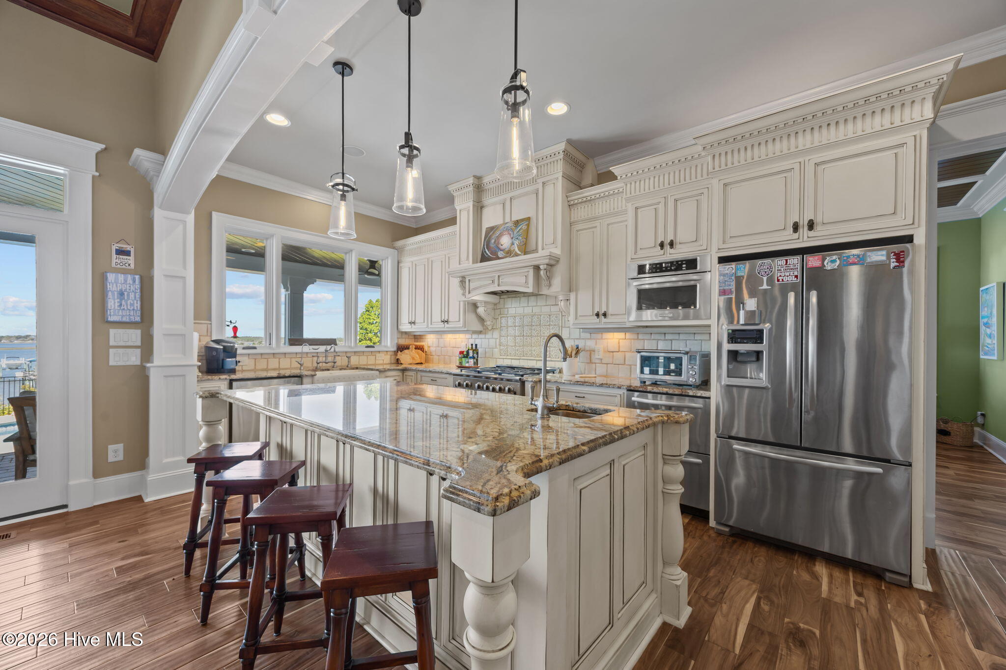 100564617 | Photo 23