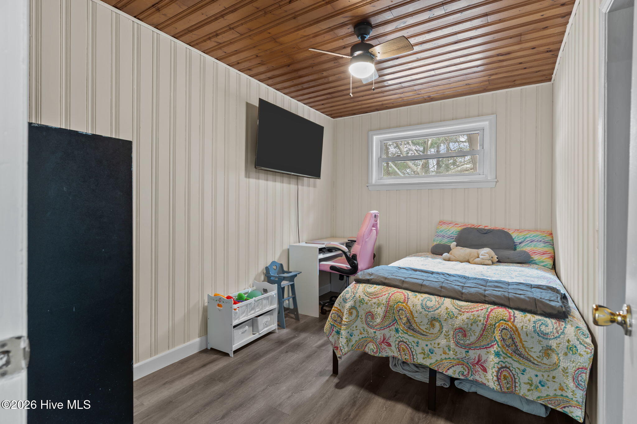 100557661 | Photo 30