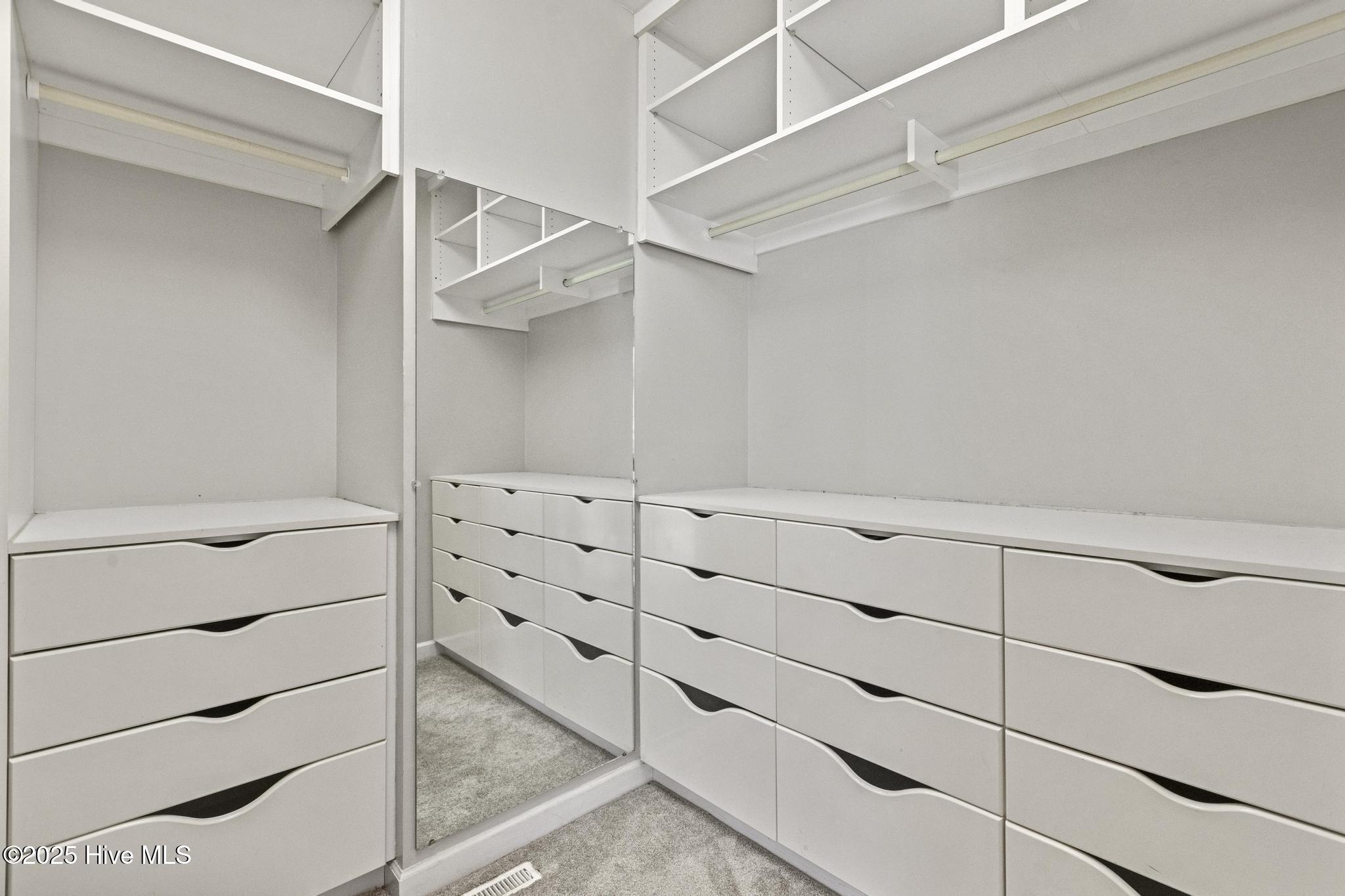 100508292 | Photo 32