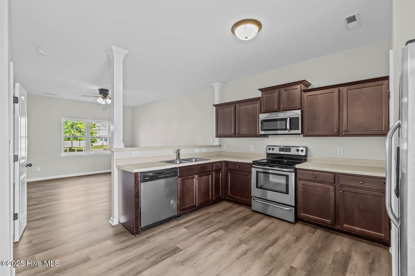 100559329 | Photo 10