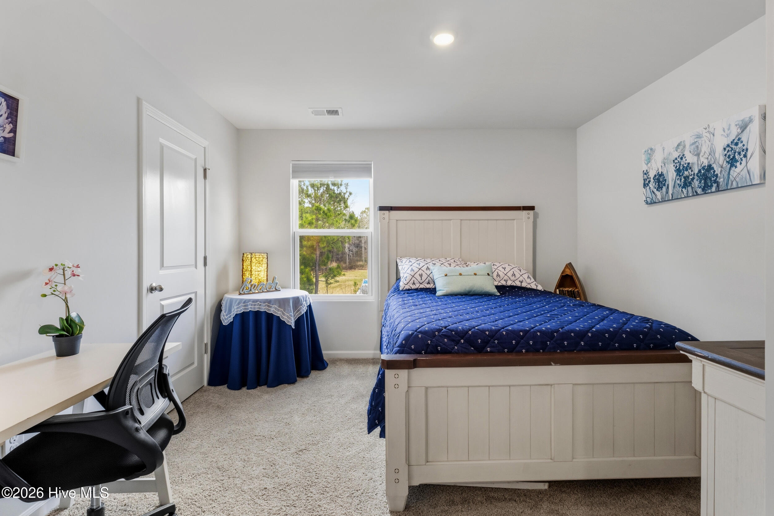 100558128 | Photo 24