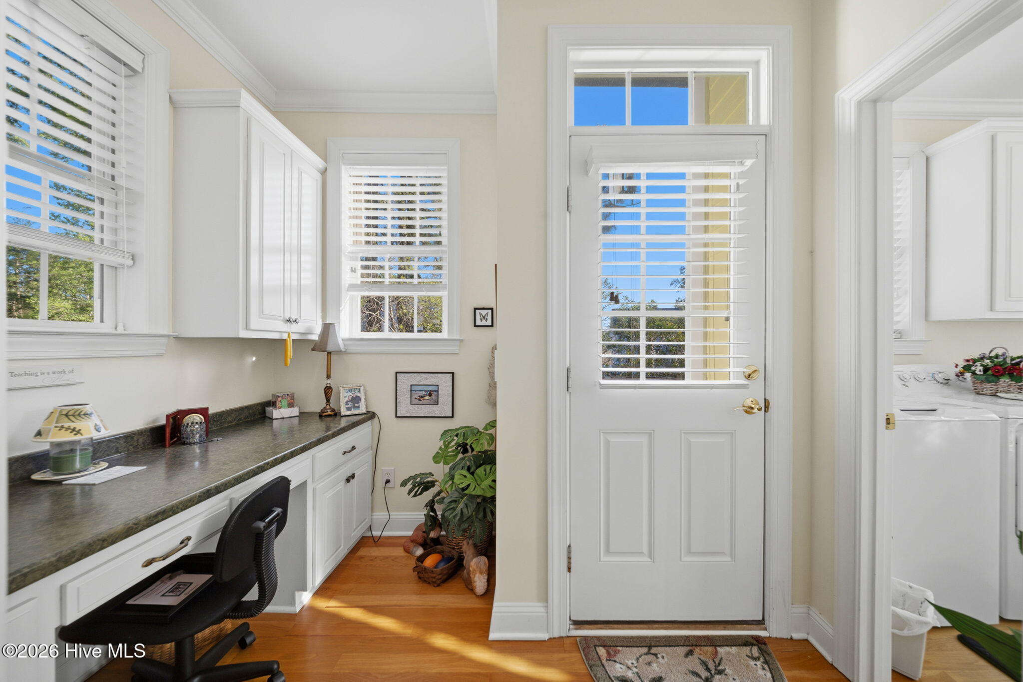 100570394 | Photo 43