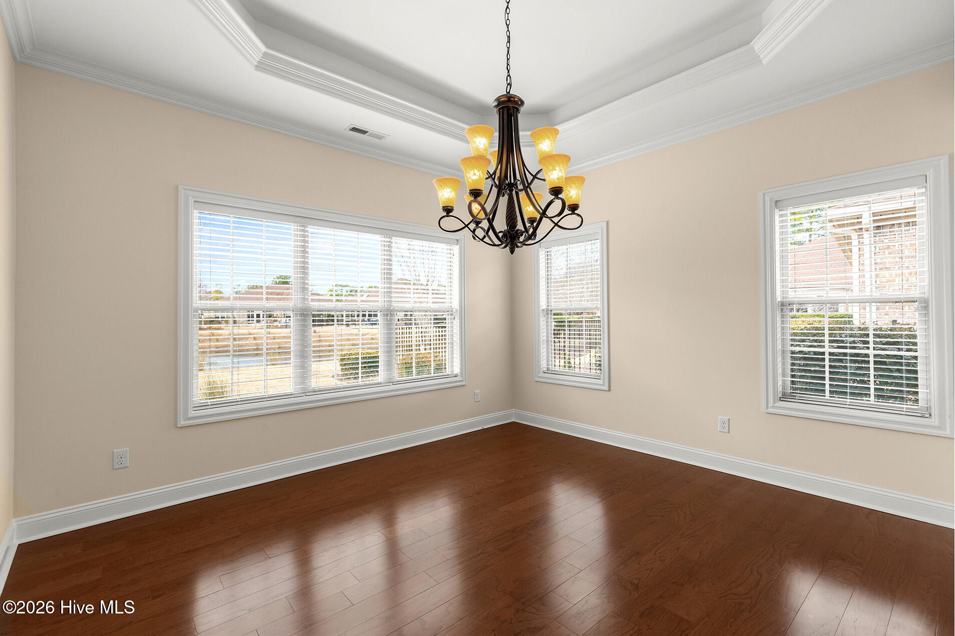 100556141 | Photo 19