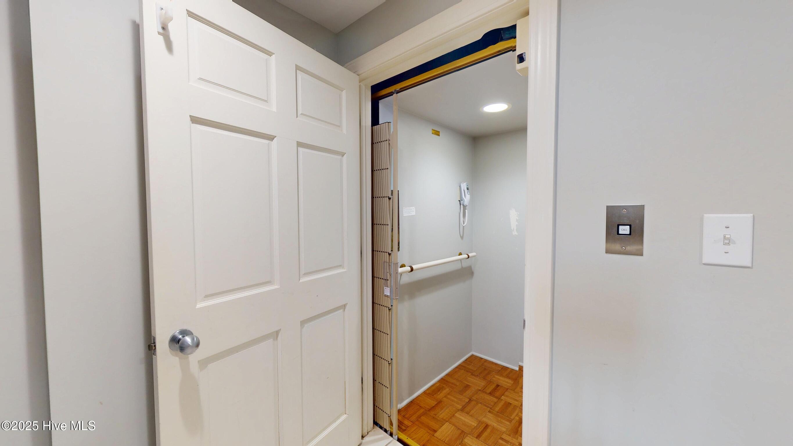 100543231 | Photo 79