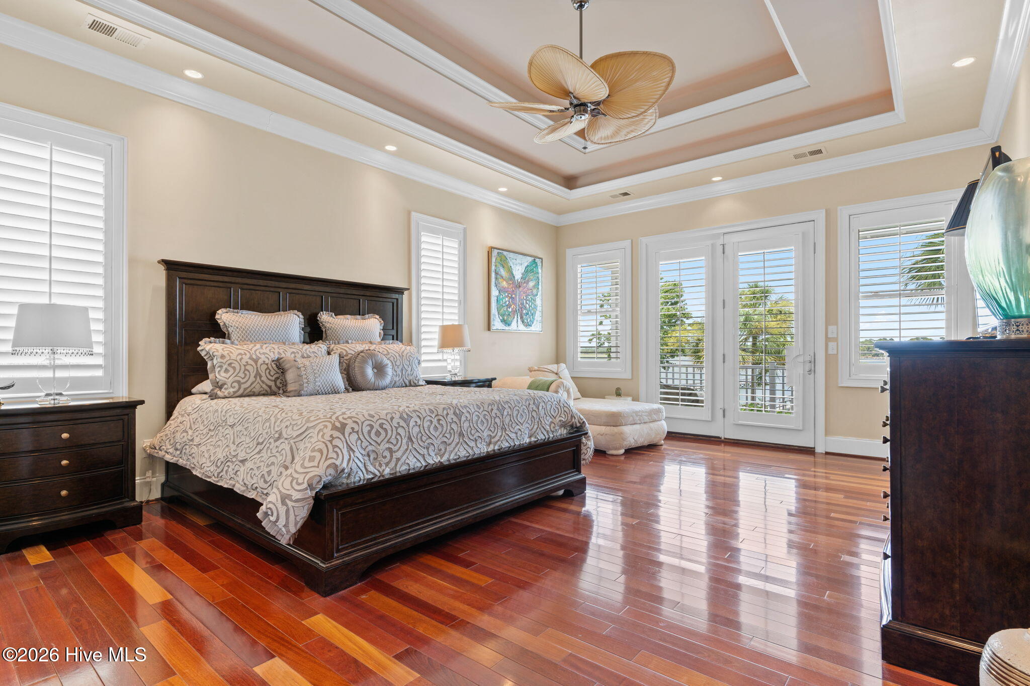 100554709 | Photo 47