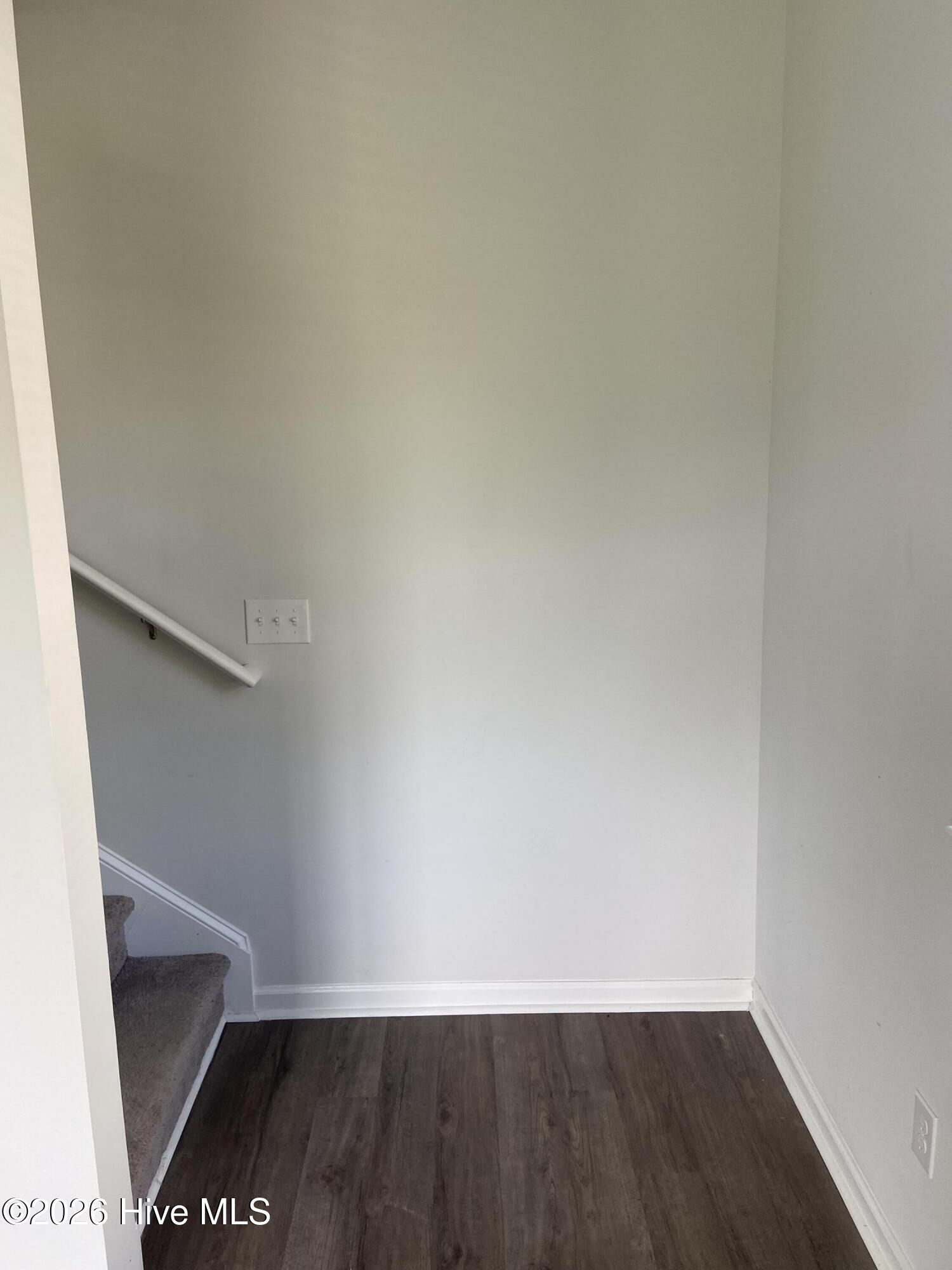 100561980 | Photo 19