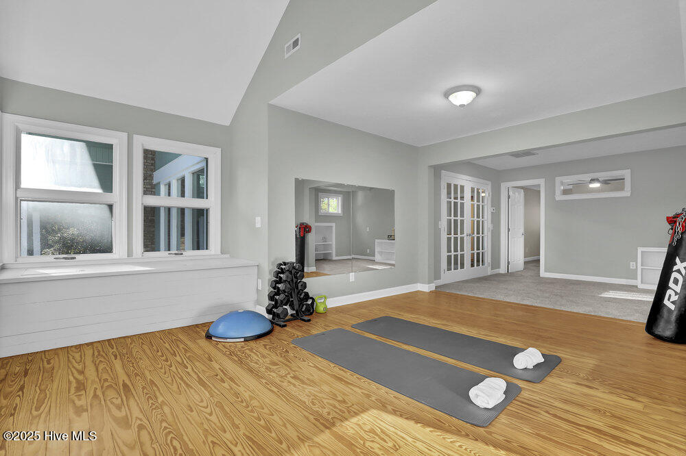 100542503 | Photo 38