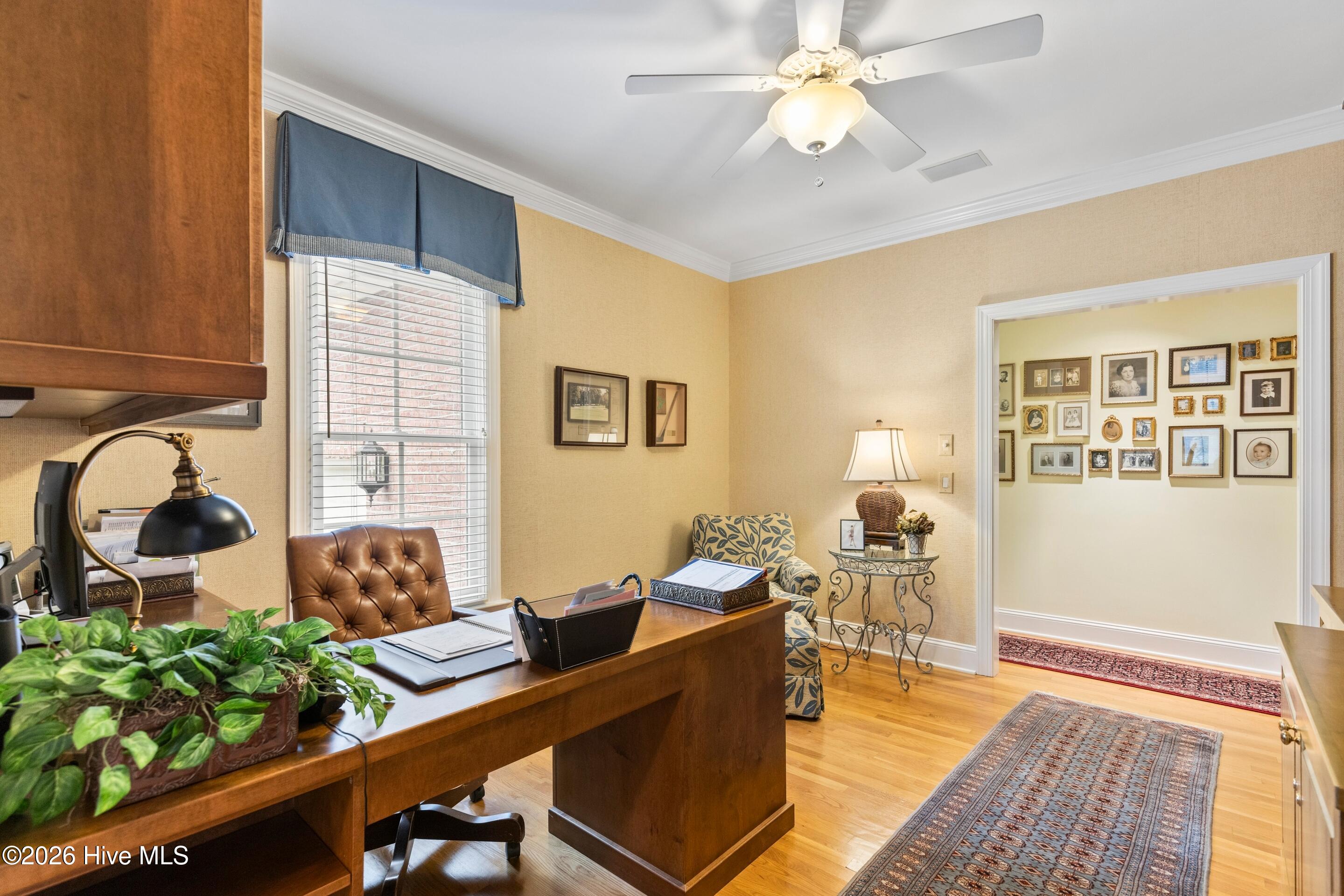 100562190 | Photo 30