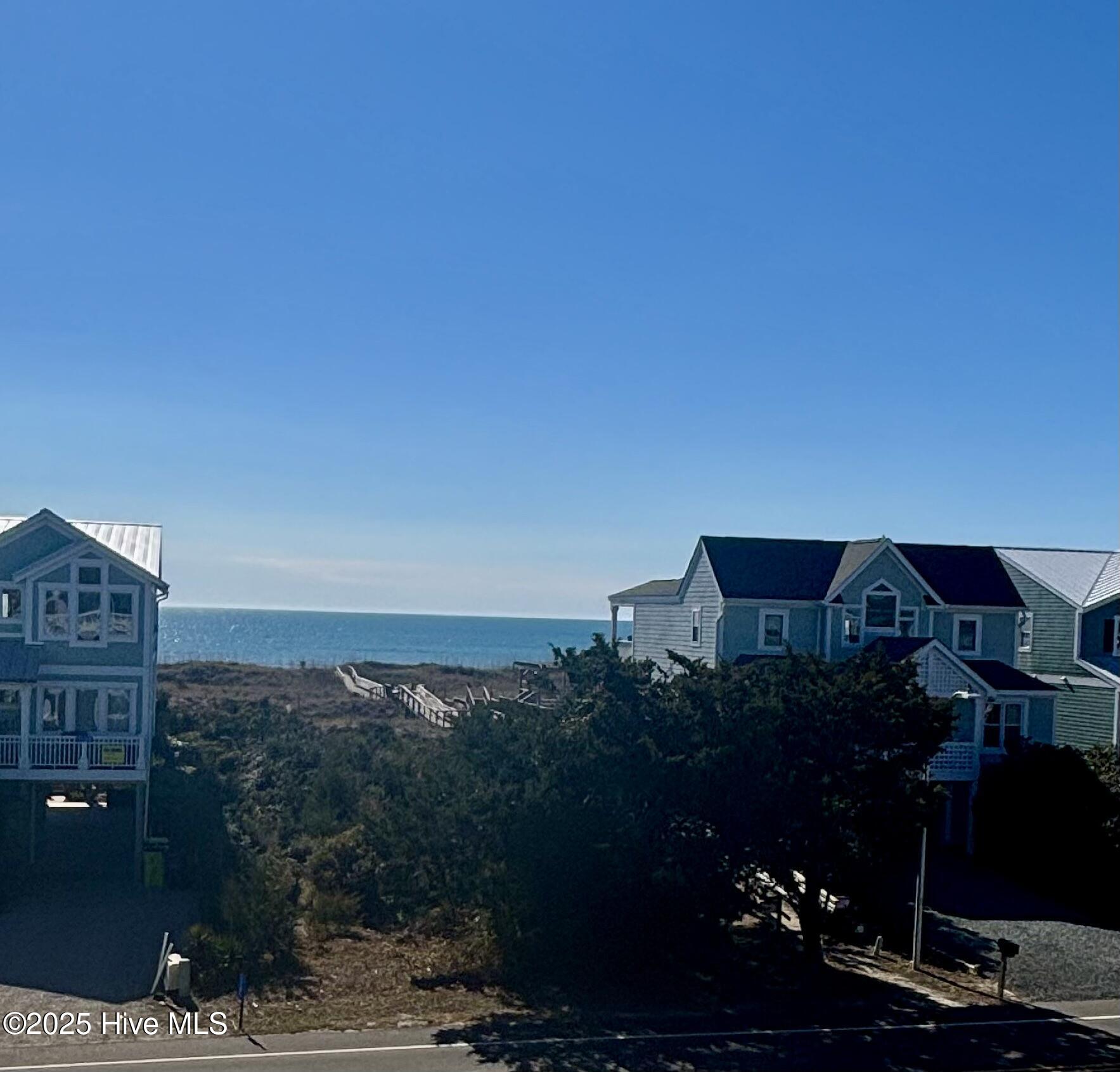 100558310 | Photo 18