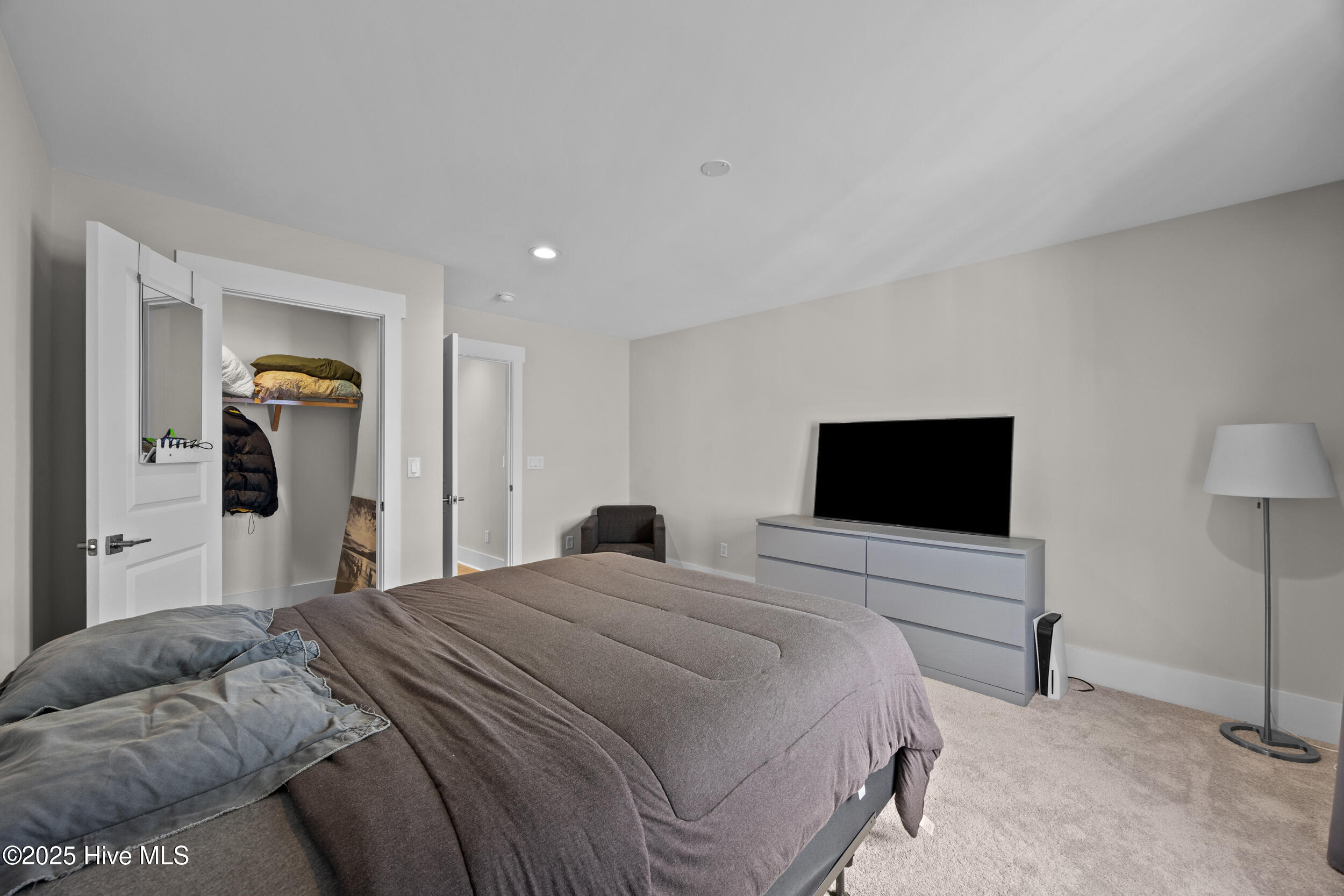 100532896 | Photo 43