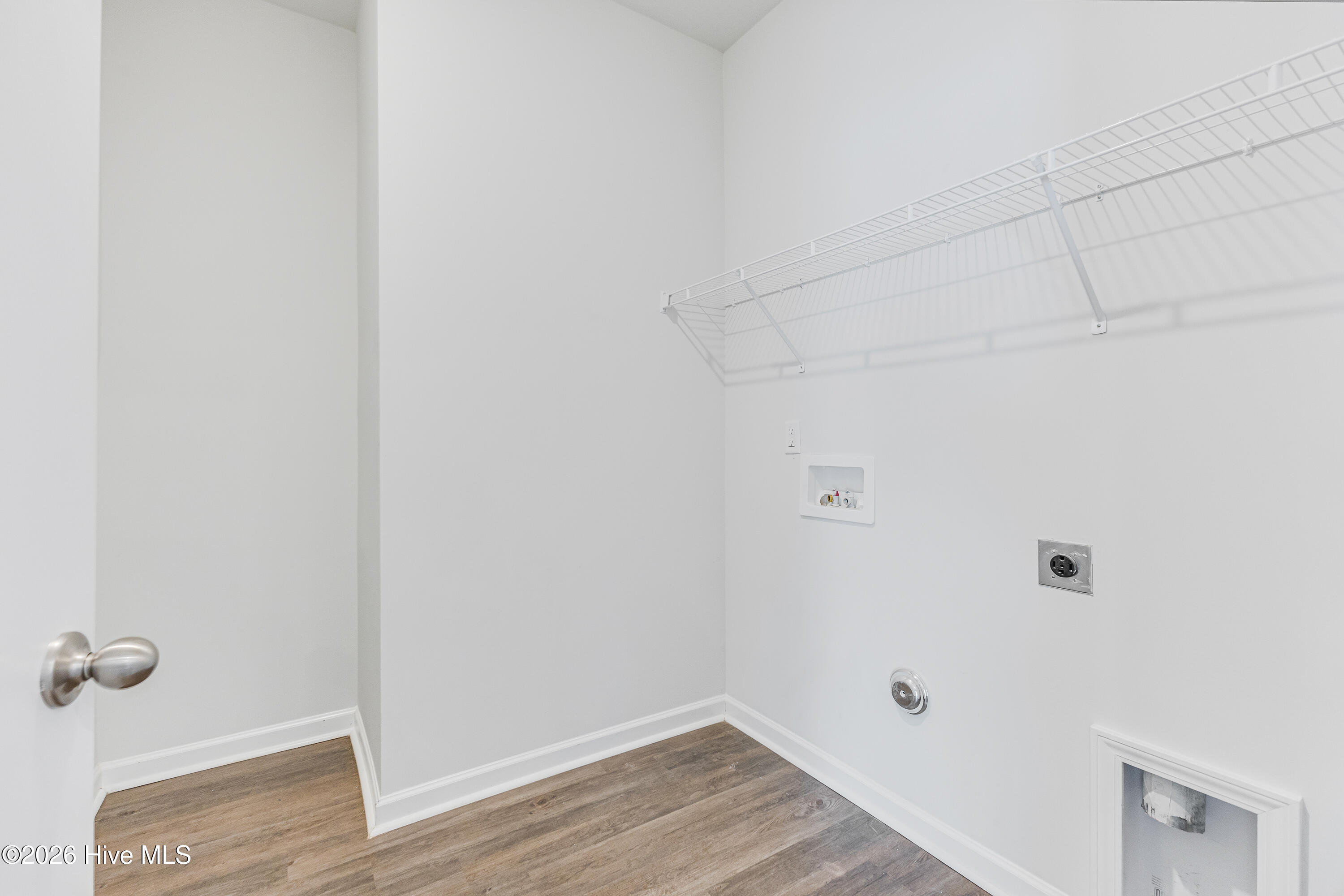 100521011 | Photo 24