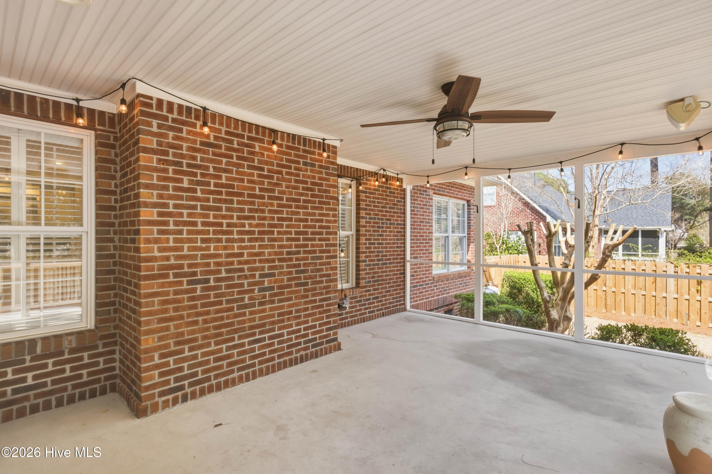 100560916 | Photo 72