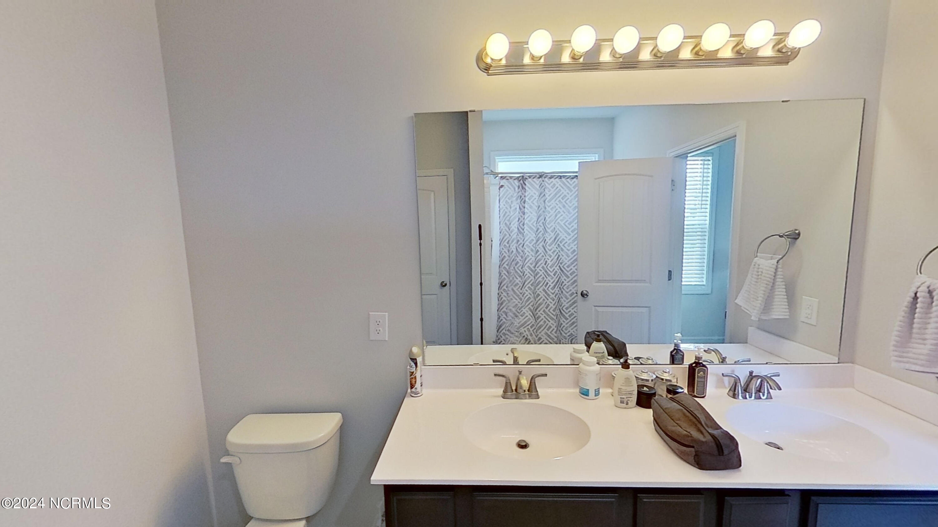 100525534 | Photo 13