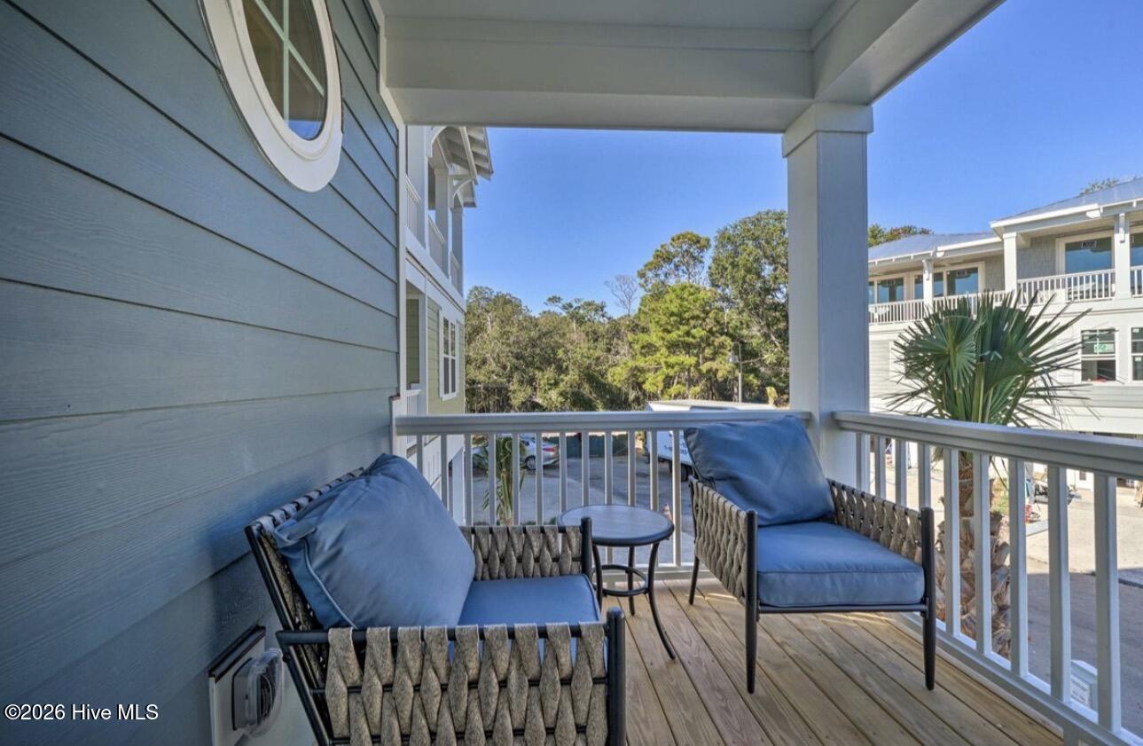 100563355 | Photo 42