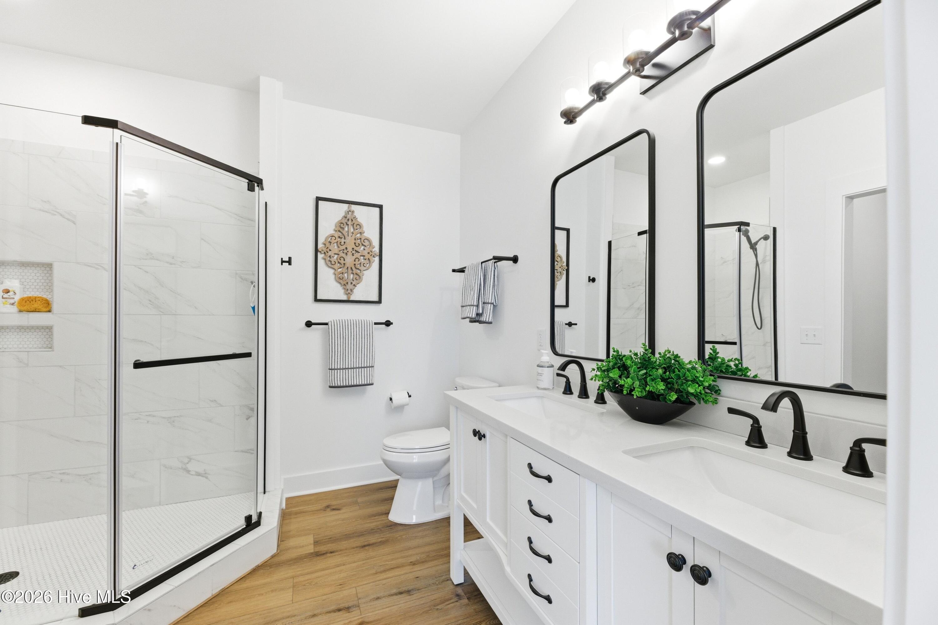 100561683 | Photo 21