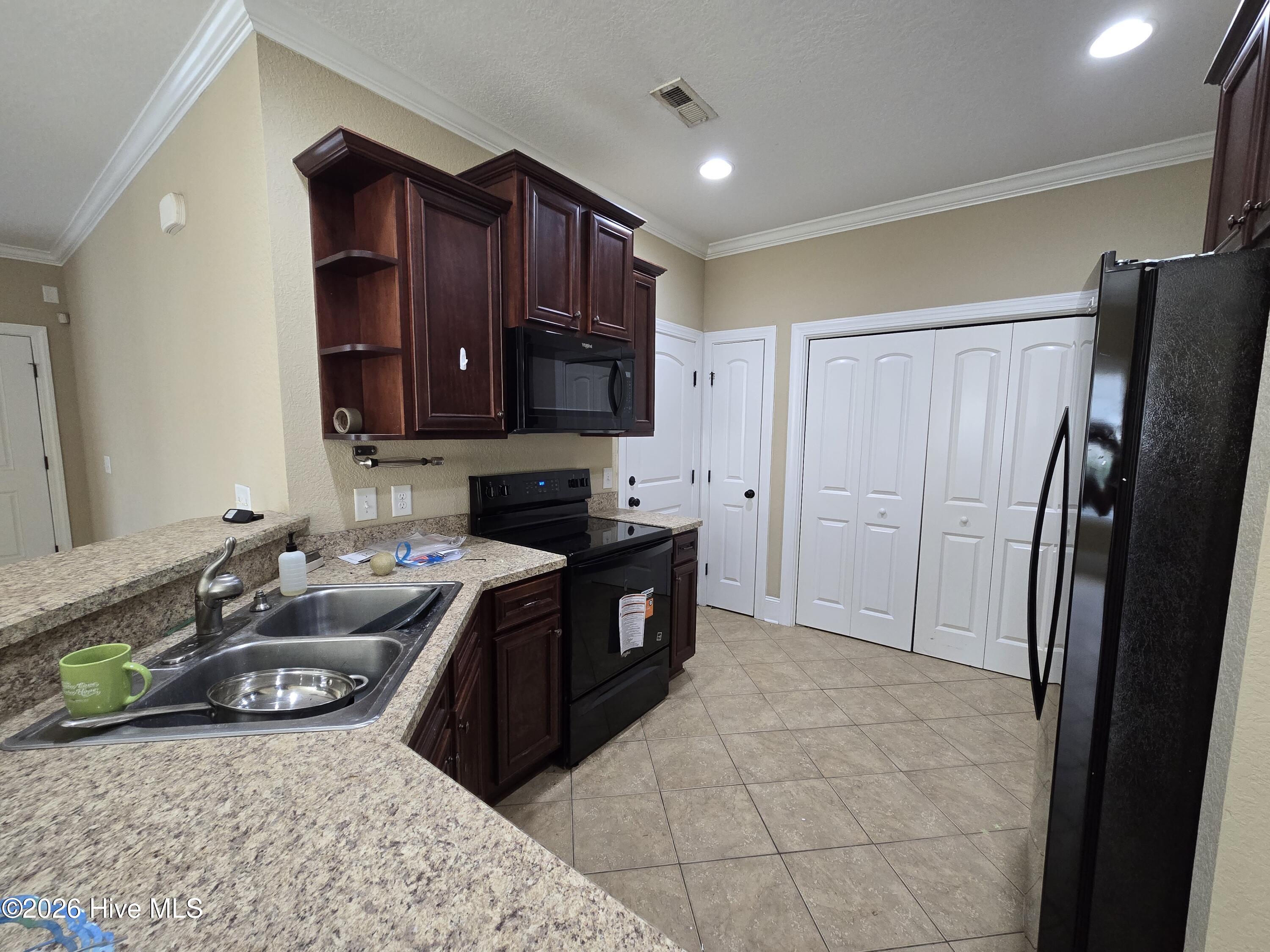 Exterior photo of 3404 Ellsworth Drive B, Greenville, NC 27834. MLS: 100563014