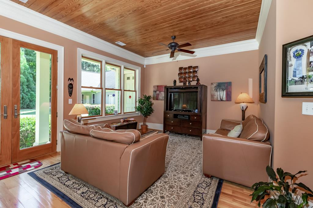 Flex Space w/ ceiling fan