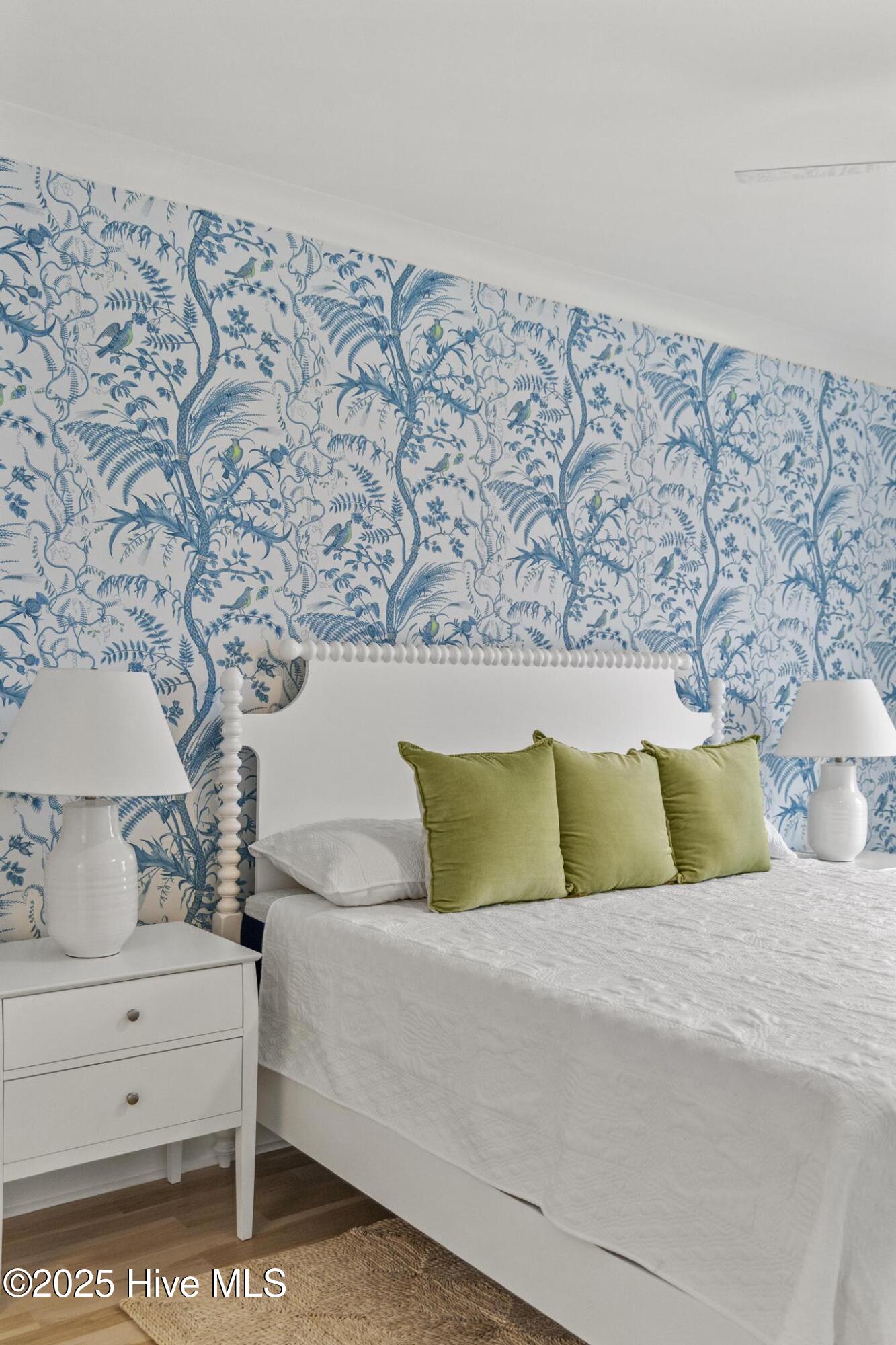 100565849 | Photo 78