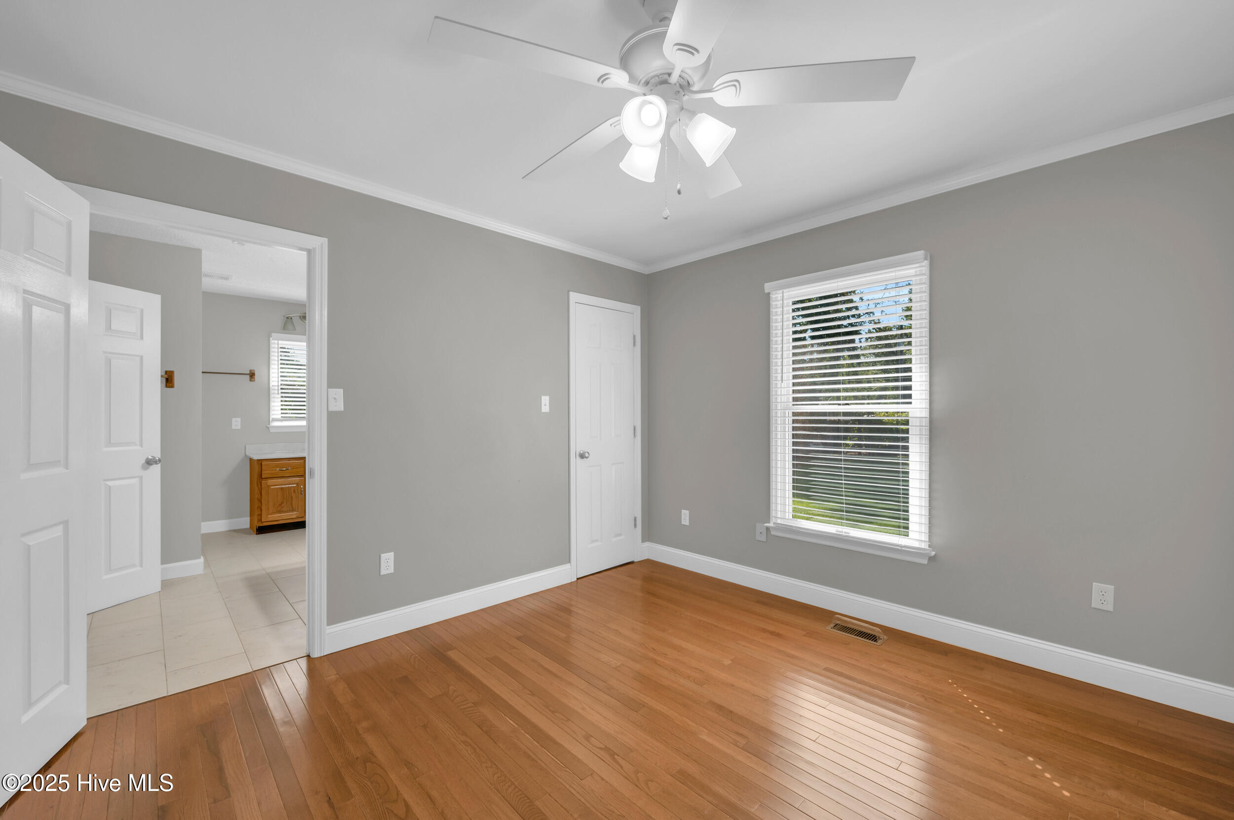 100532115 | Photo 26