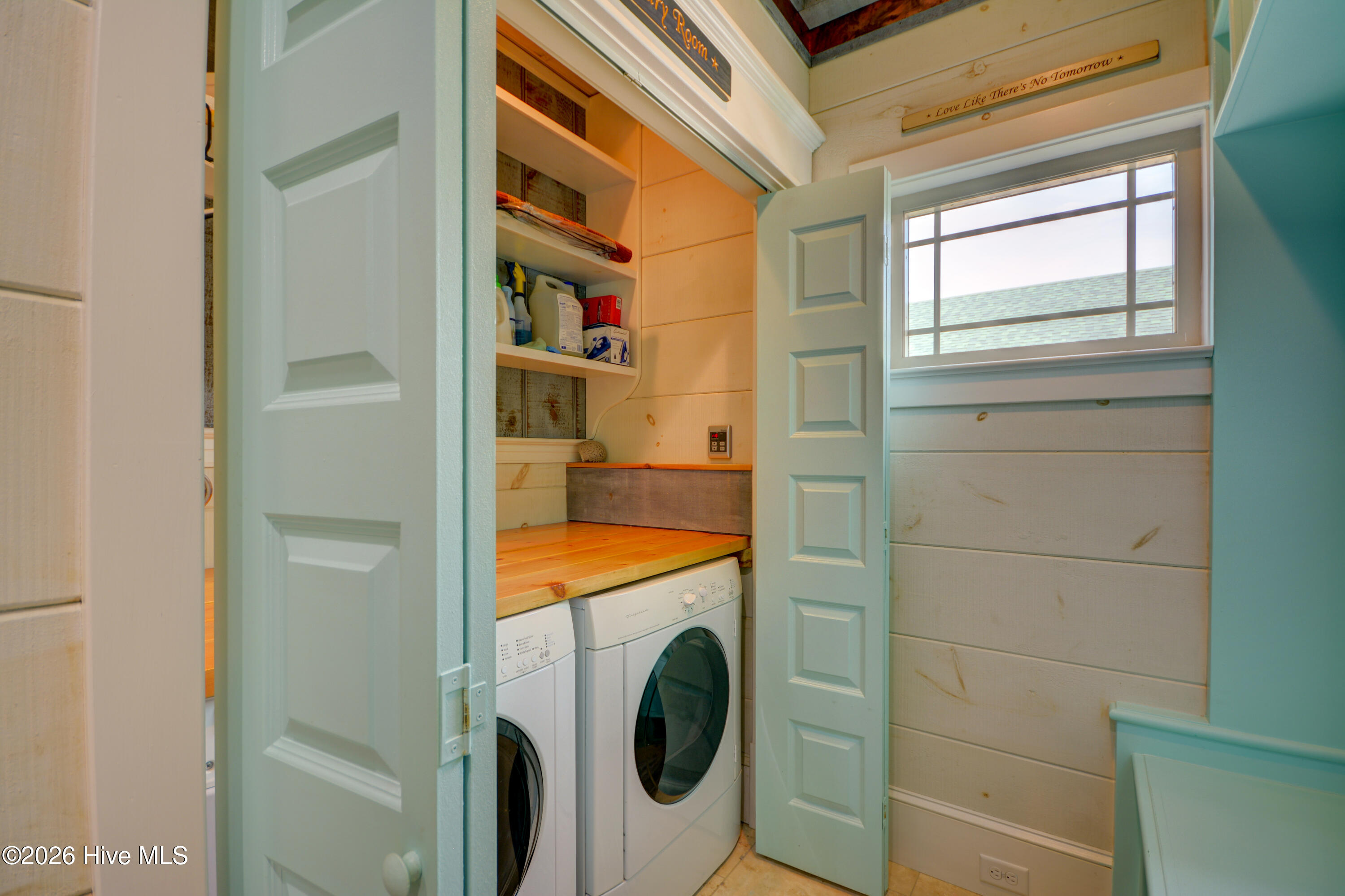 100565918 | Photo 11