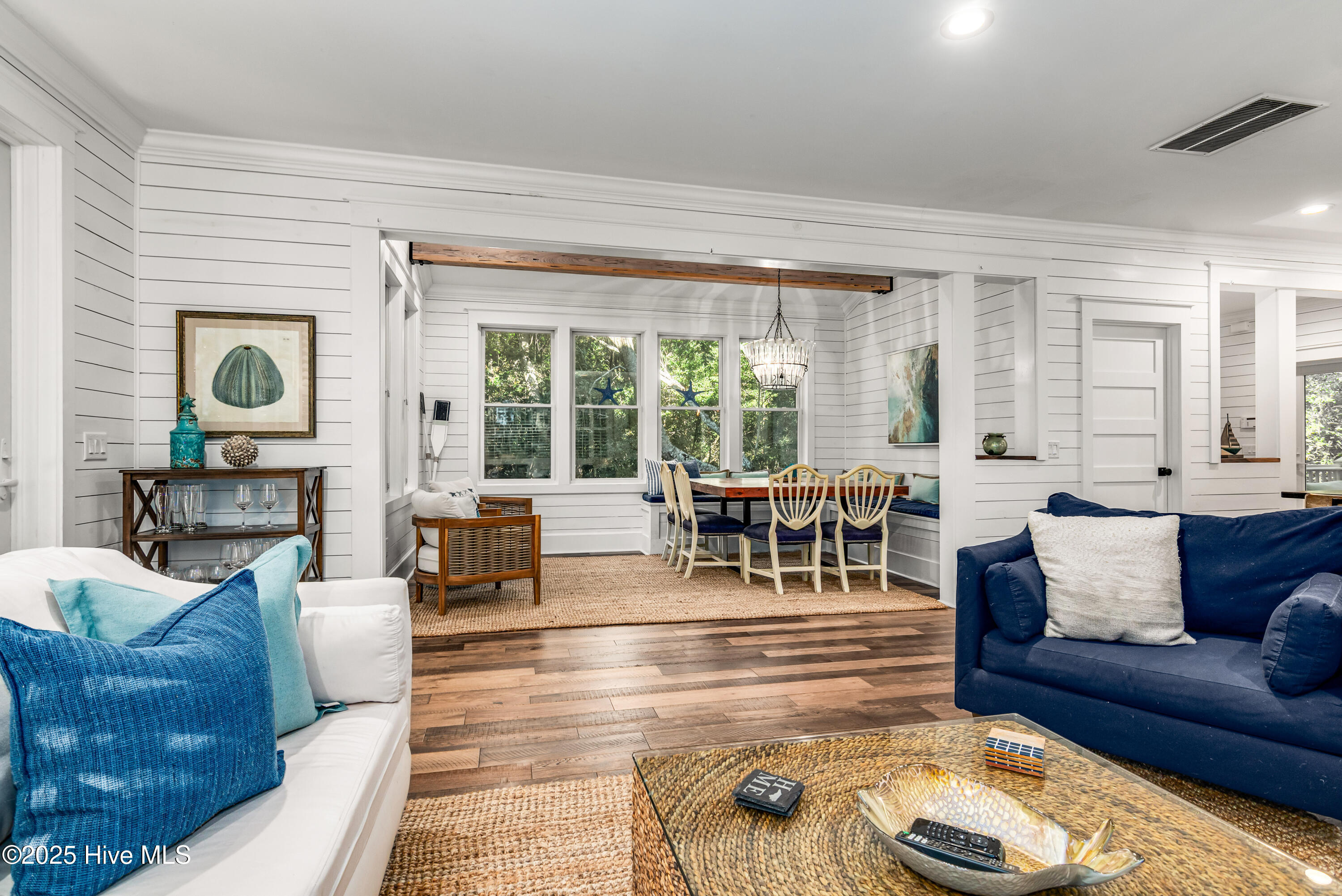 100530236 | Photo 21