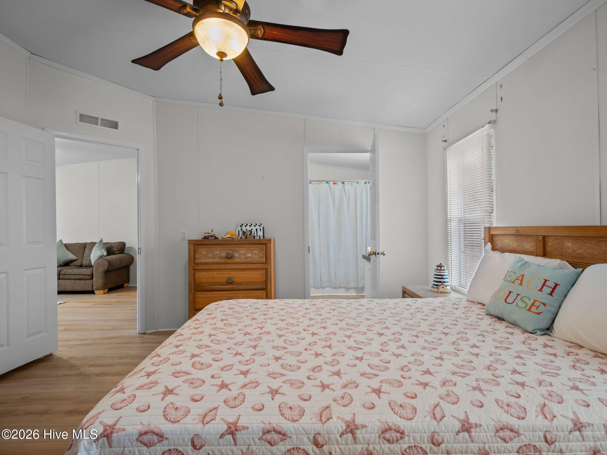 100548525 | Photo 15