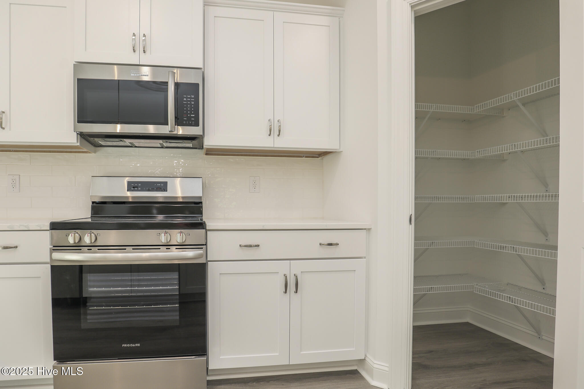 100553822 | Photo 24