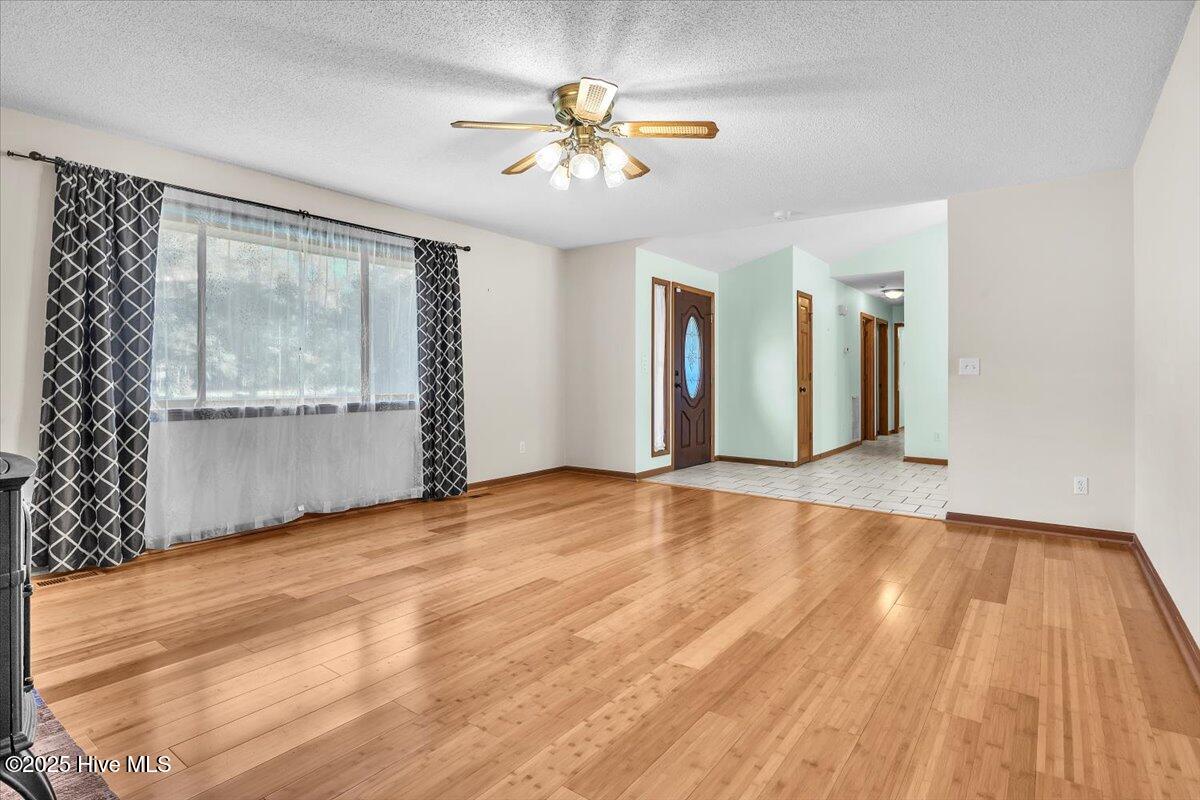 100568309 | Photo 30