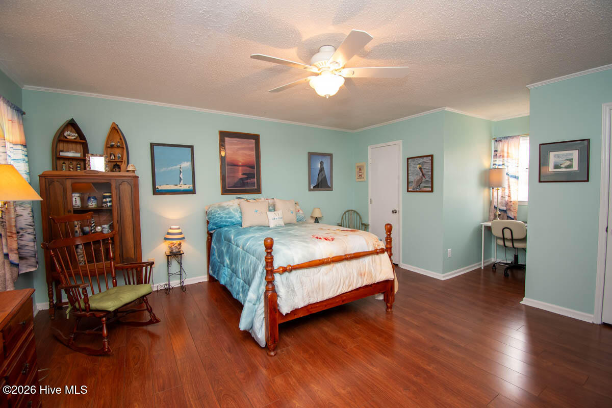 915 Sunset Boulevard,Newport