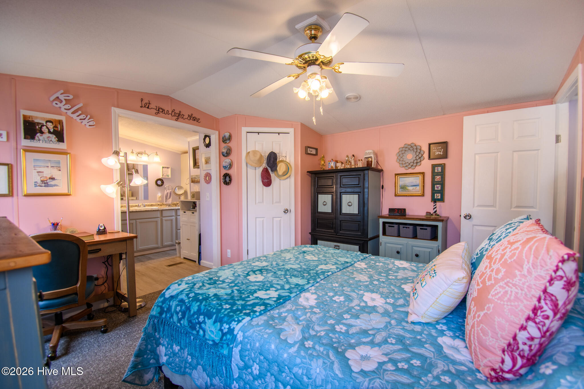 100558747 | Photo 18