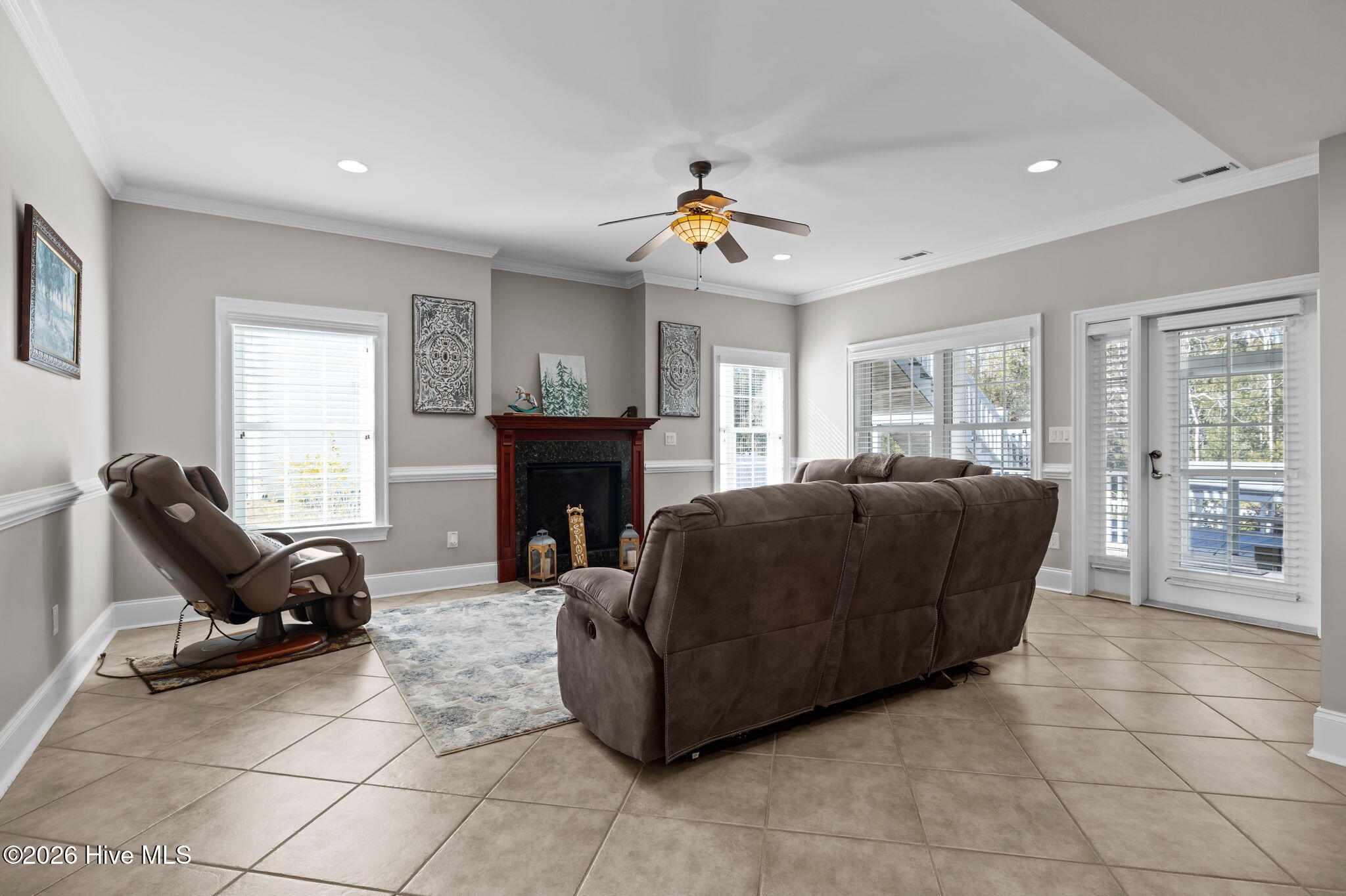 Level 1 family room (4)