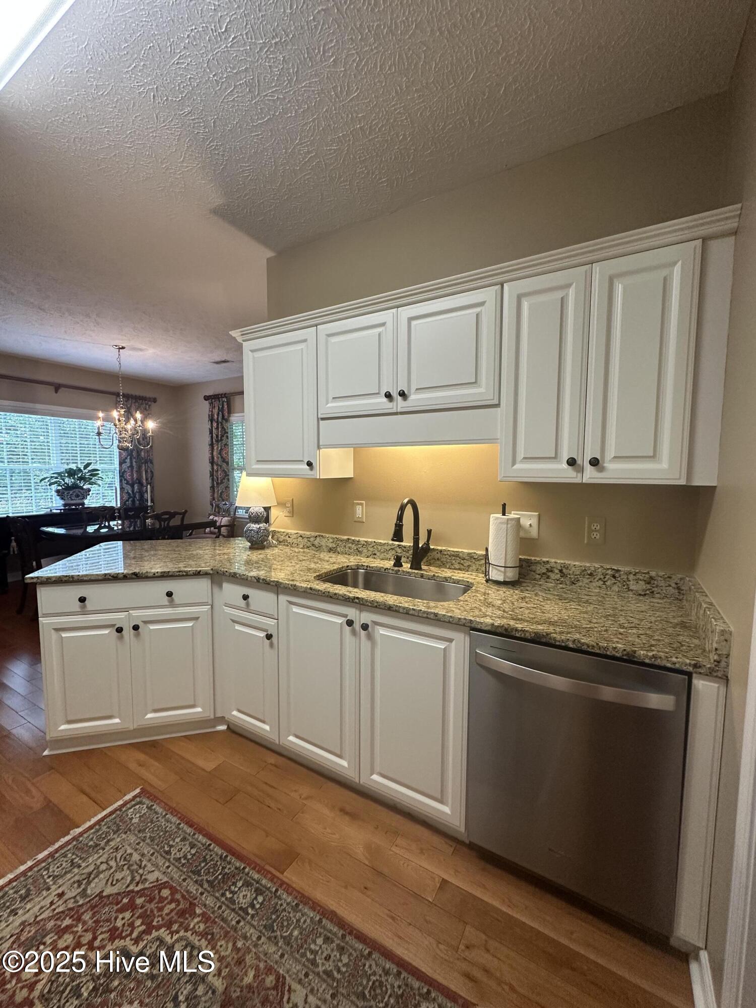 100526280 | Photo 13