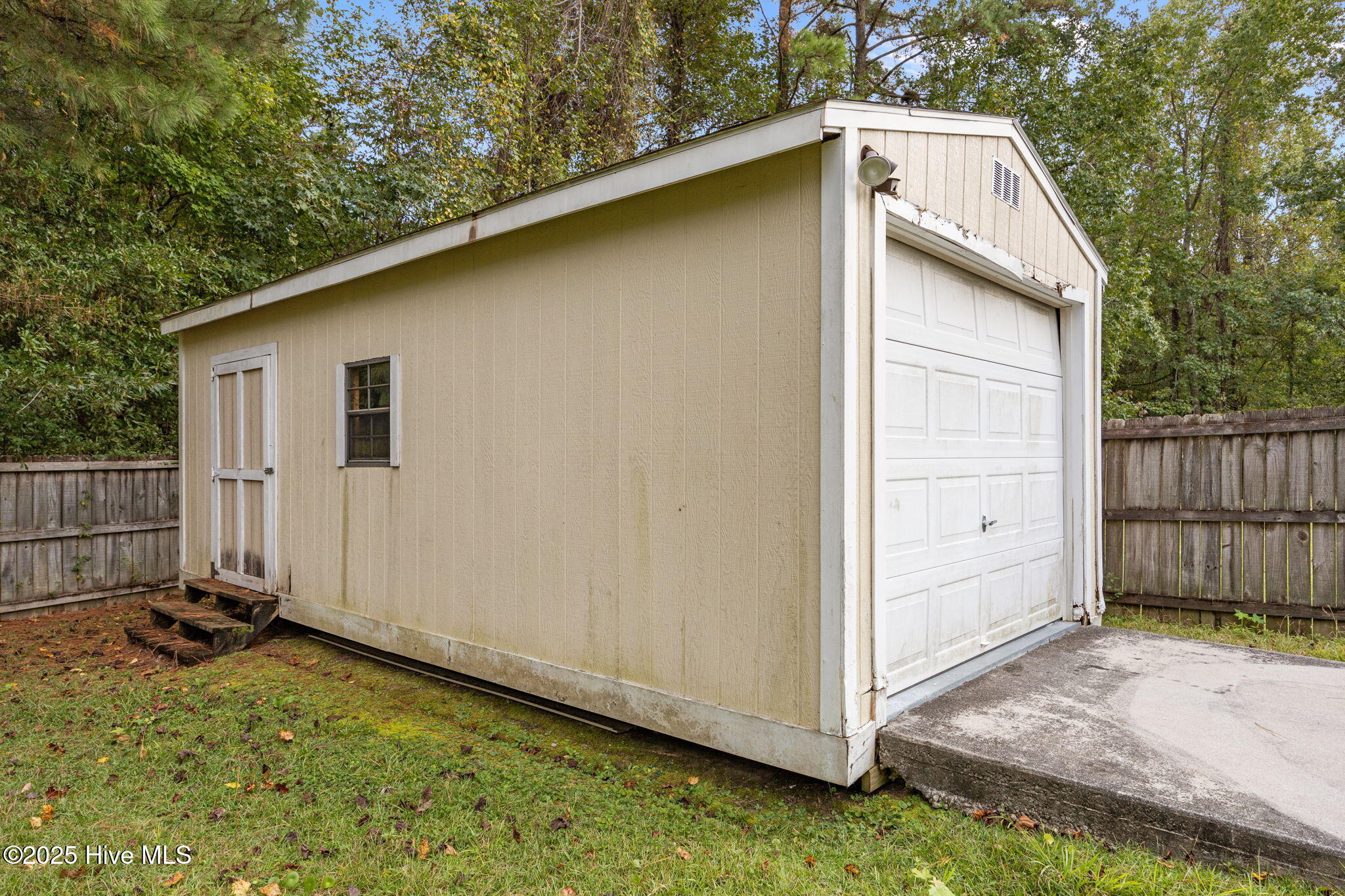 100534053 | Photo 51