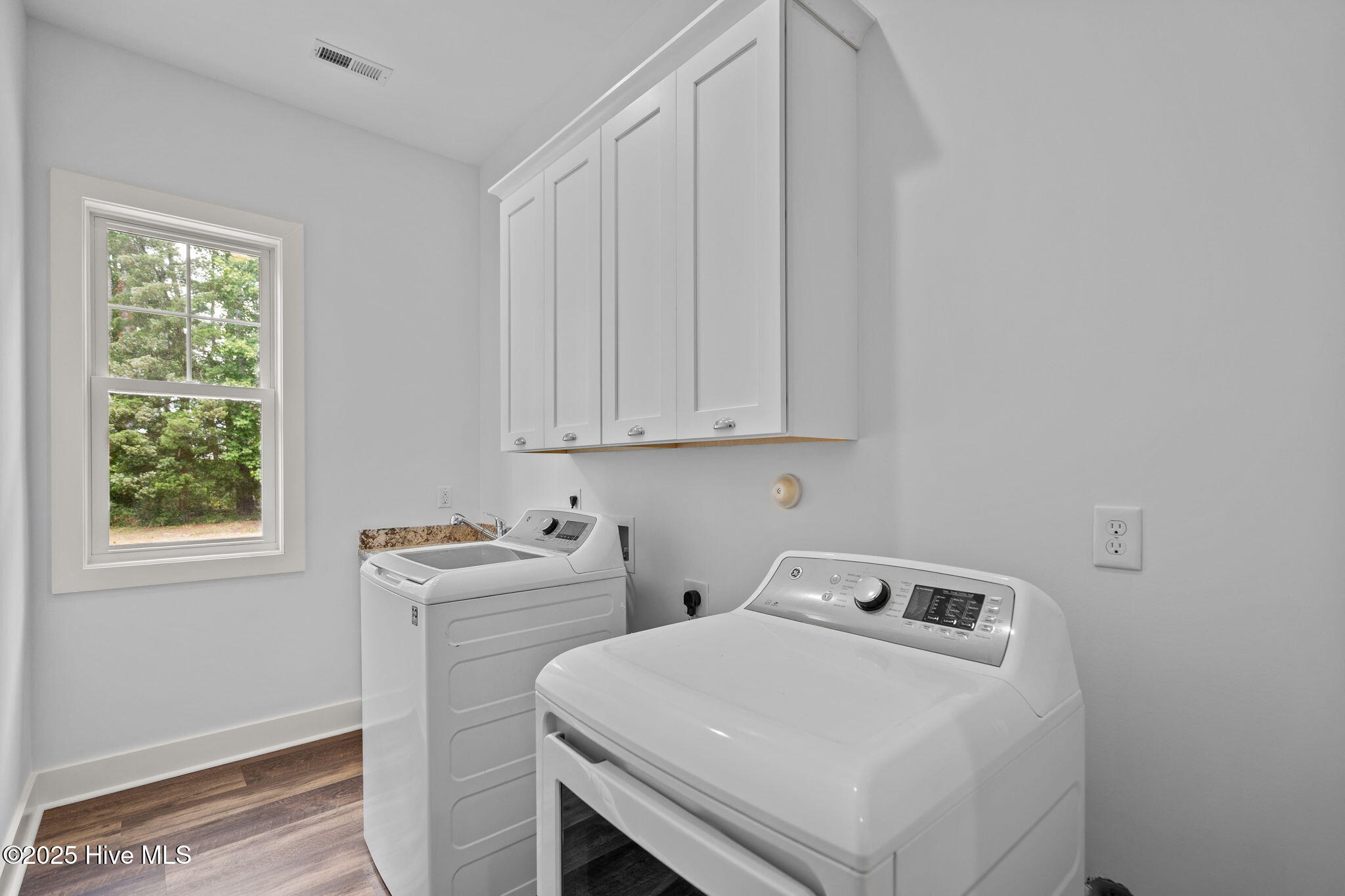 100532333 | Photo 121