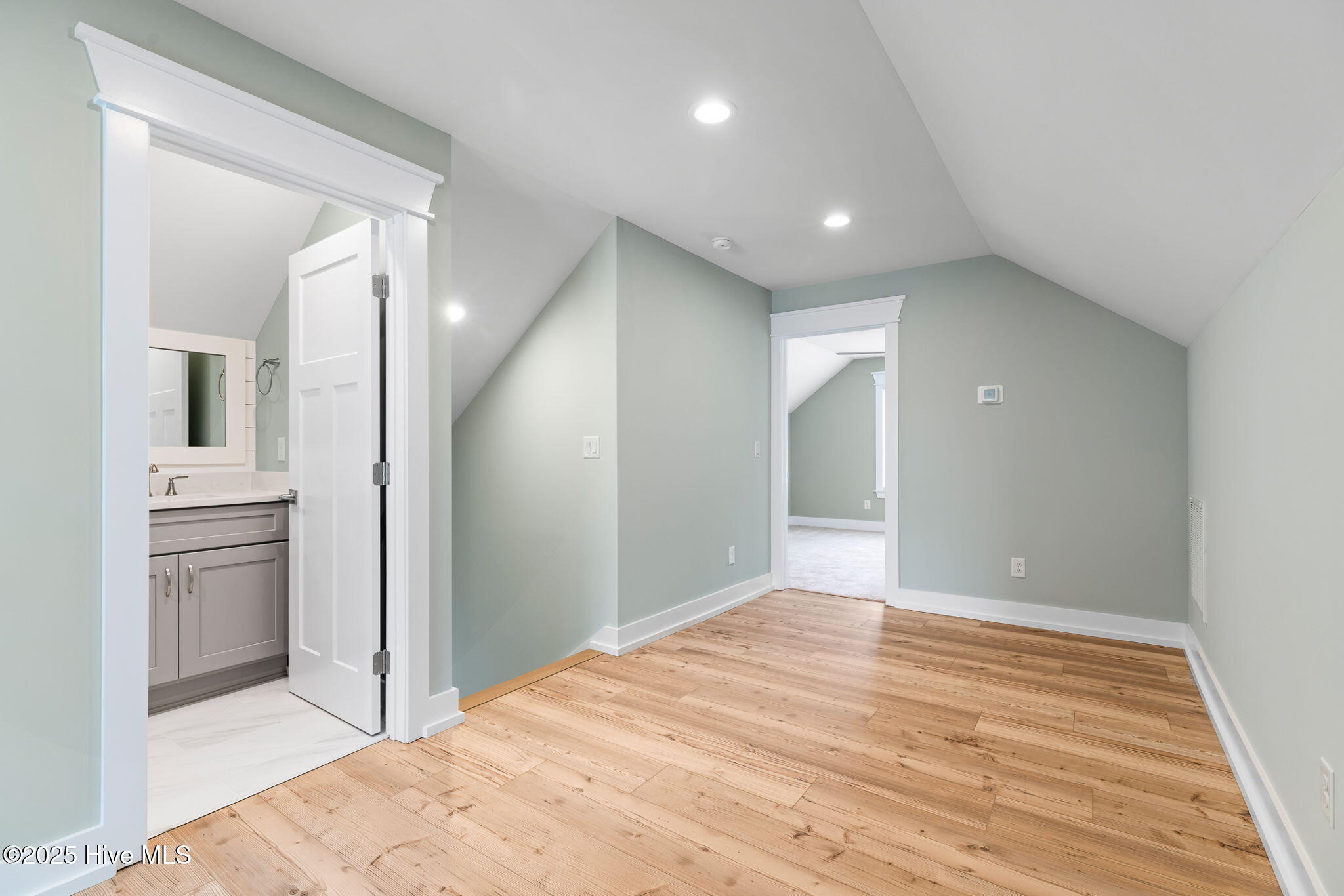 100479580 | Photo 41