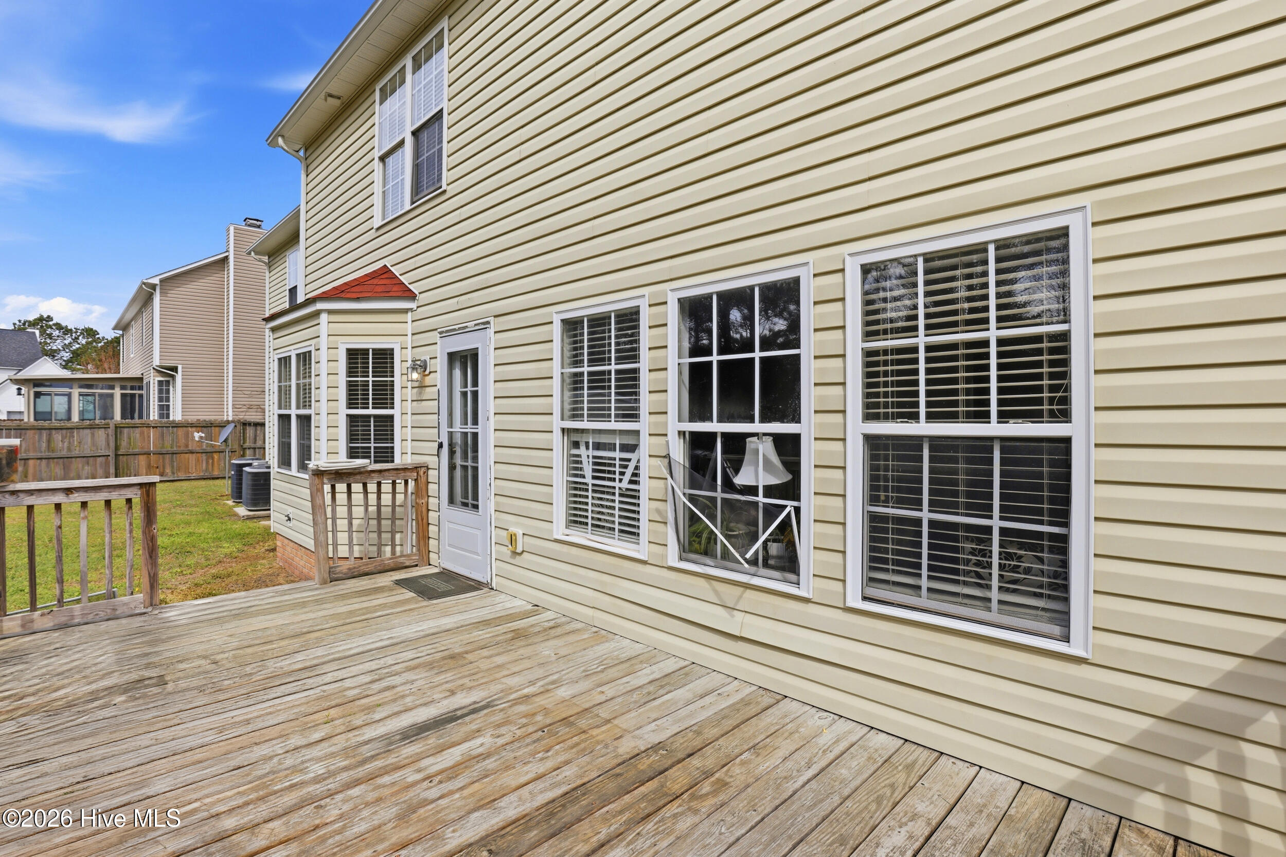 100561590 | Photo 20