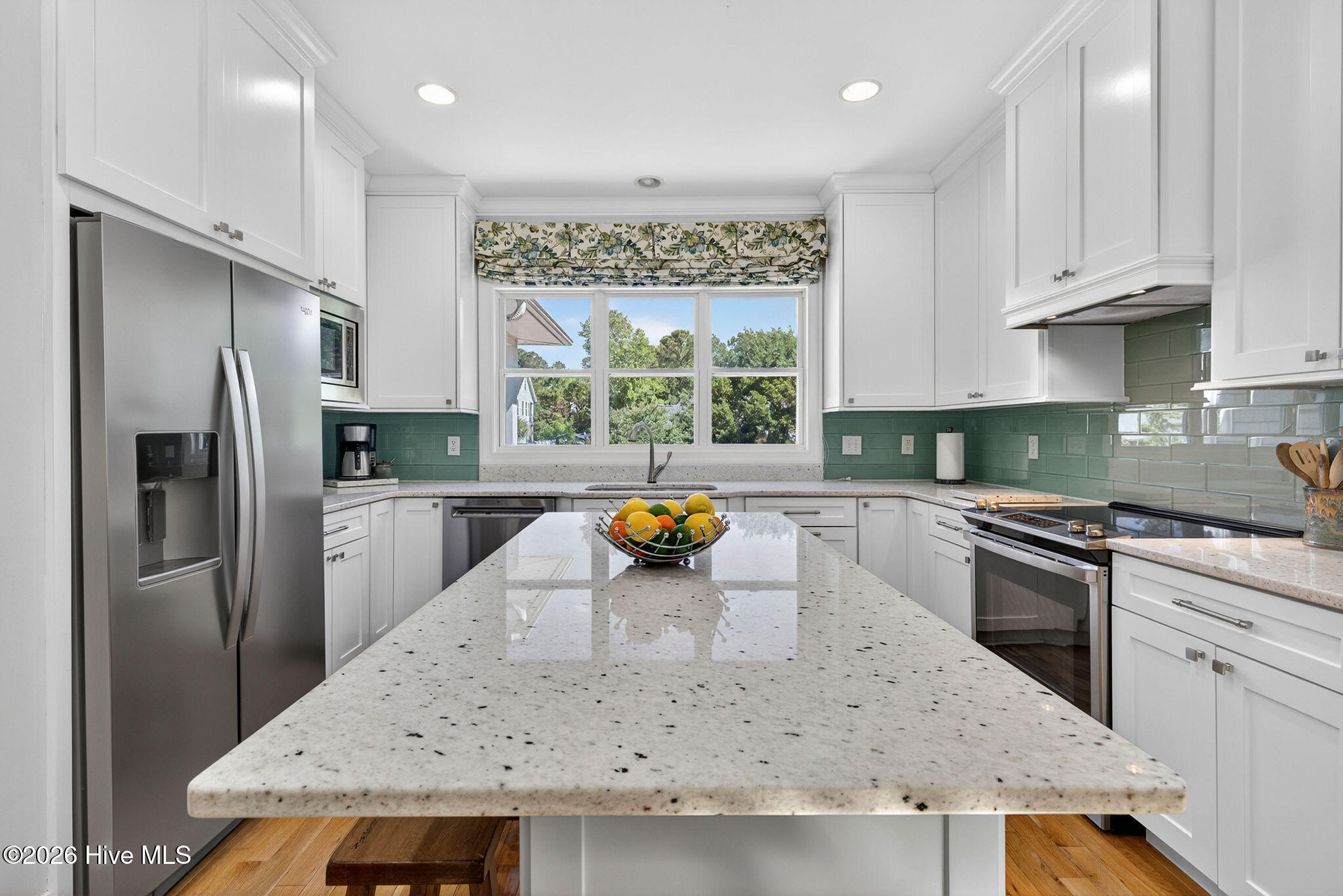 100570117 | Photo 13