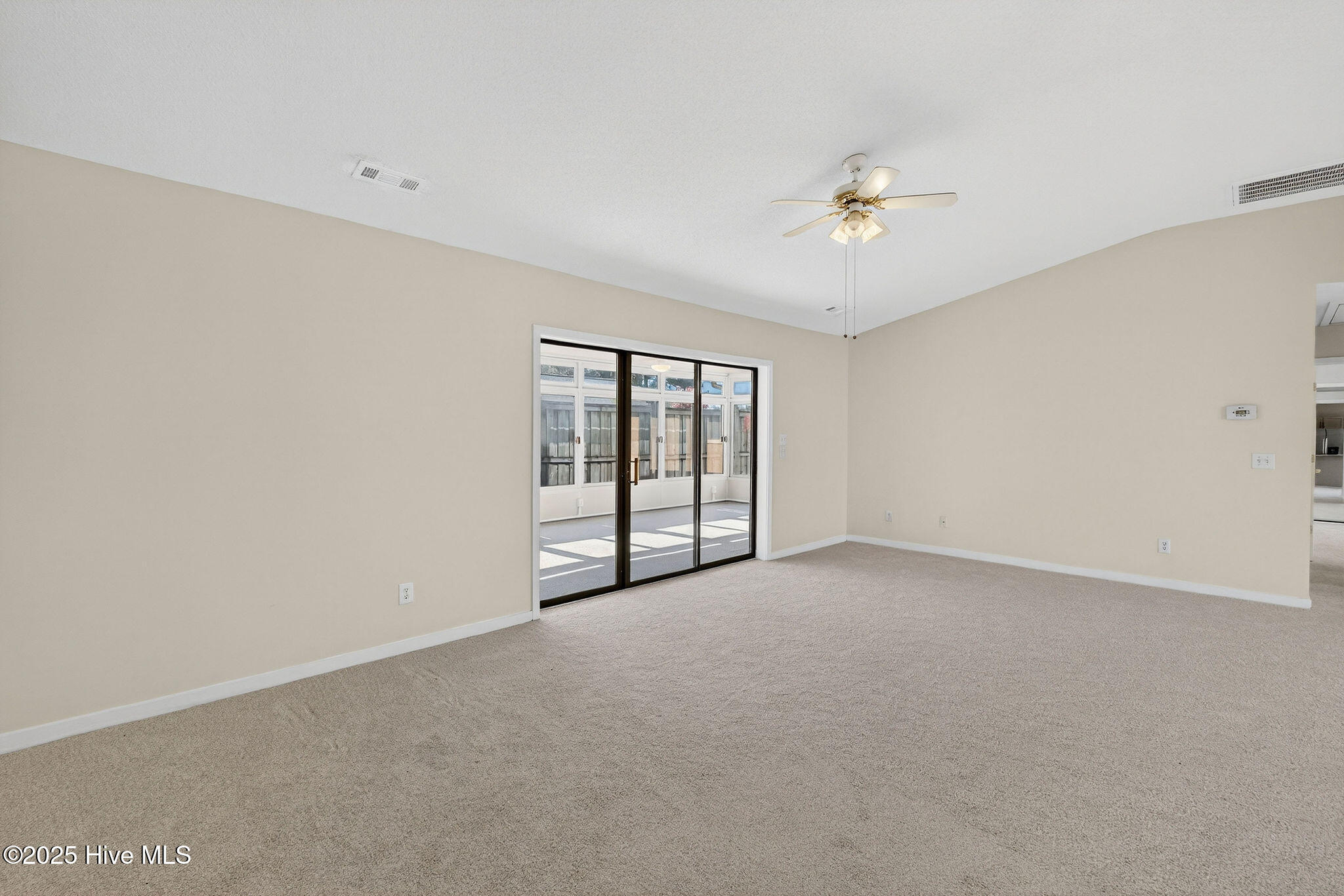 100536798 | Photo 13