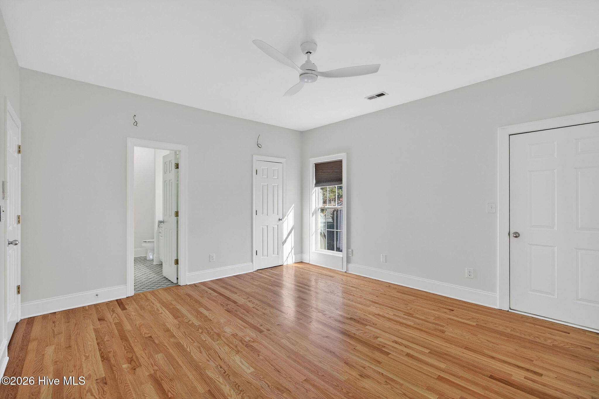 100551294 | Photo 11