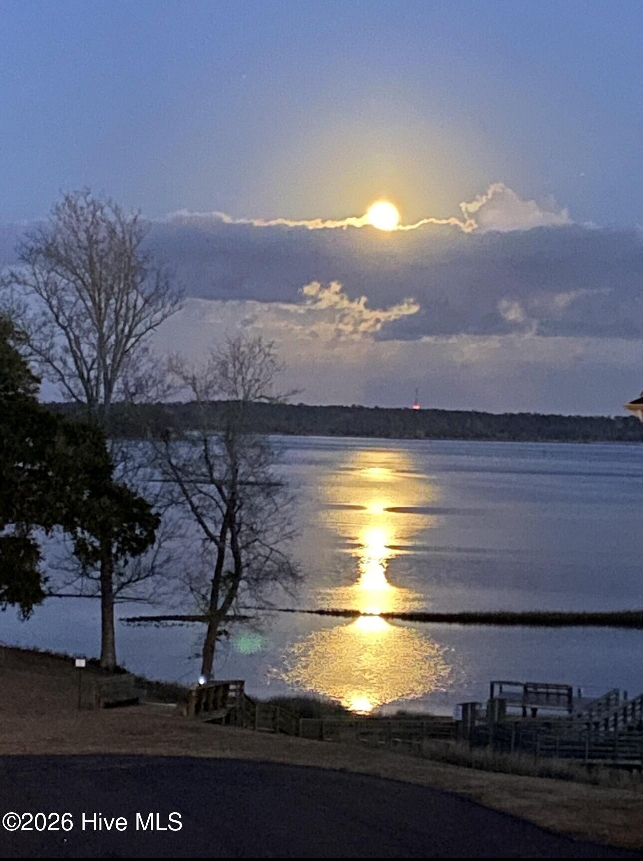 100557933 | Photo 40